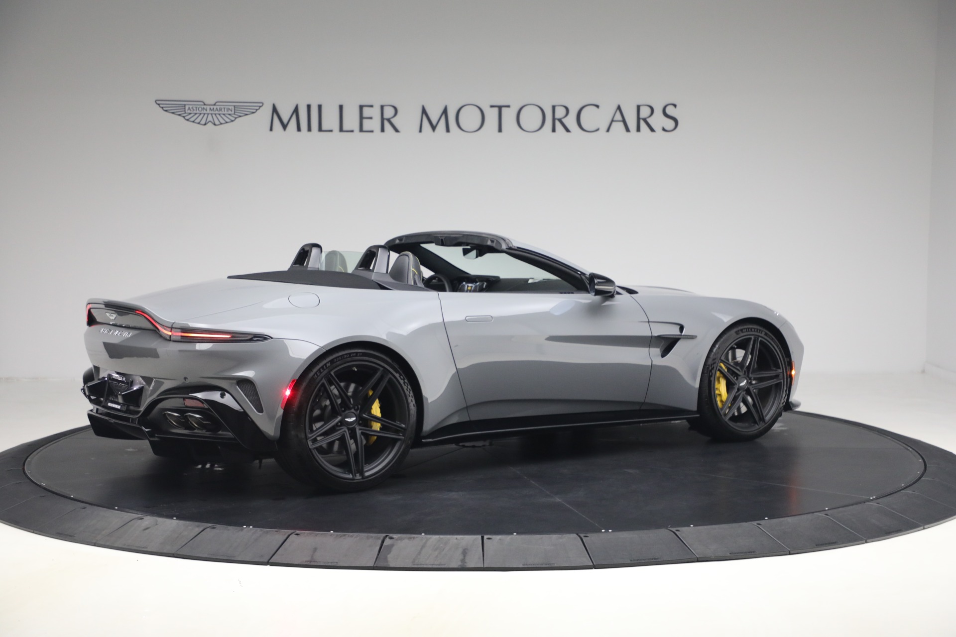 New-2026-Aston-Martin-Vantage-Roadster