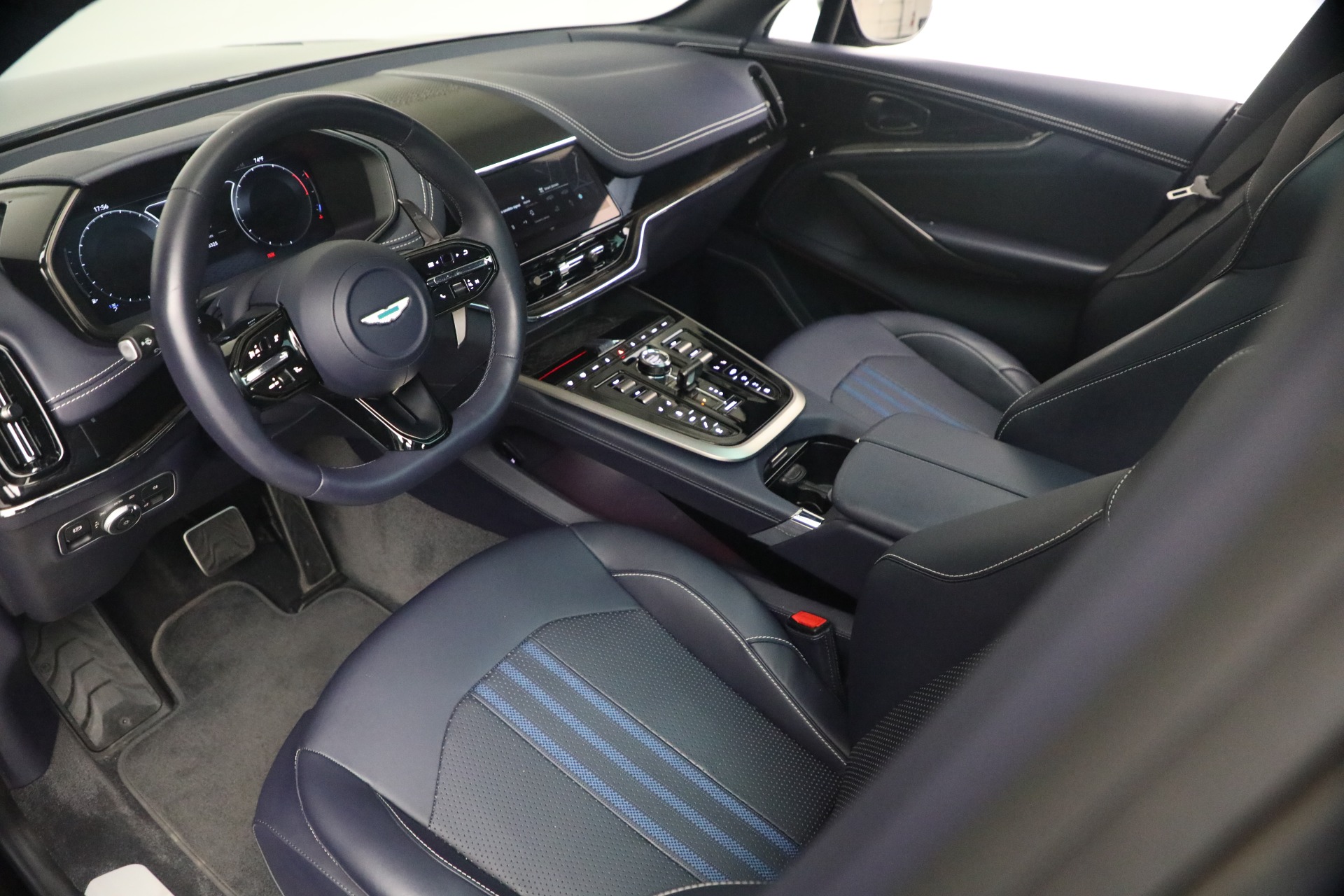 Used-2025-Aston-Martin-DBX-707
