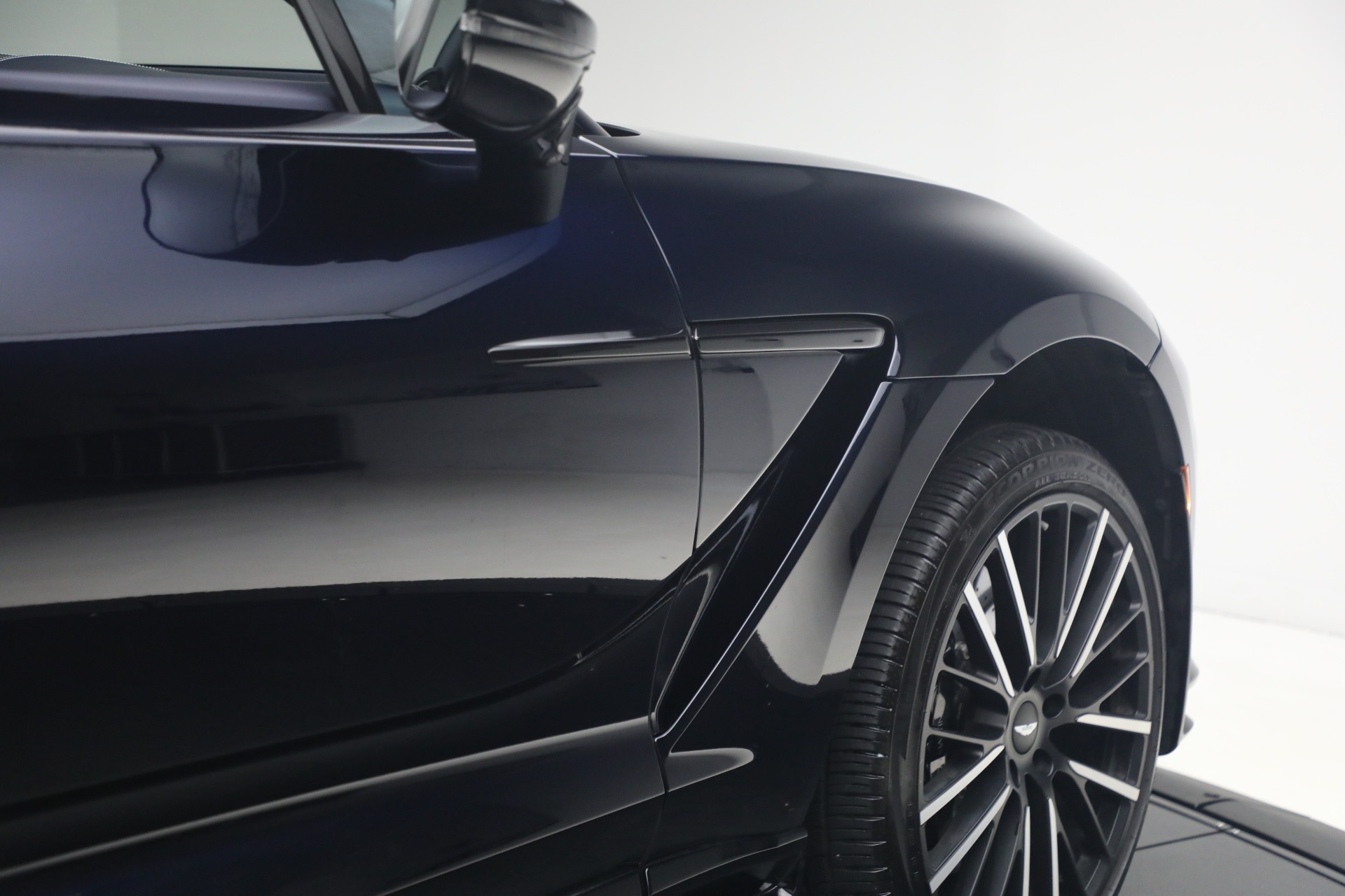 Used-2025-Aston-Martin-DBX-707