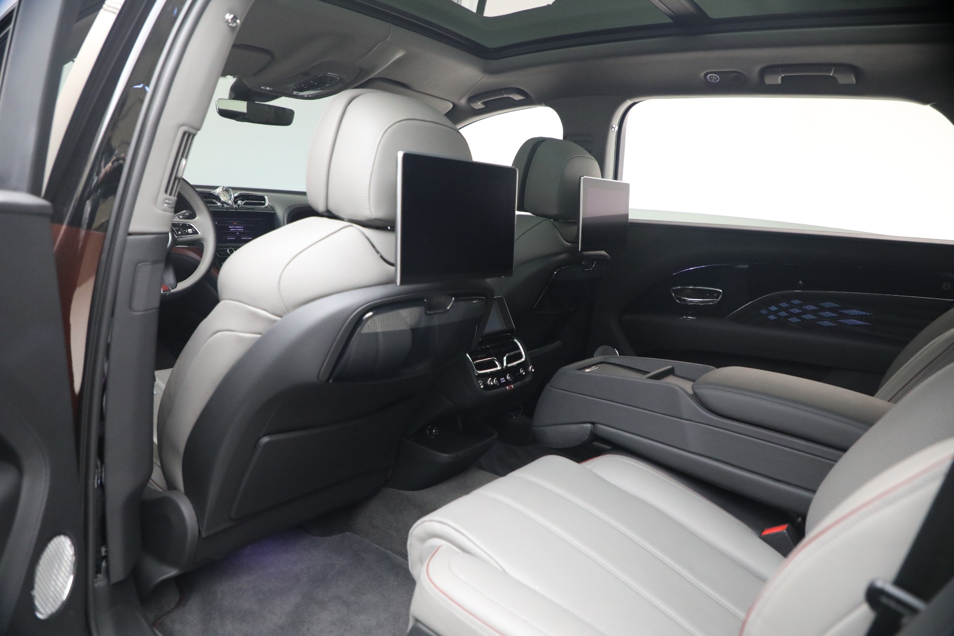 Used-2024-Bentley-Bentayga-EWB-Mulliner-V8