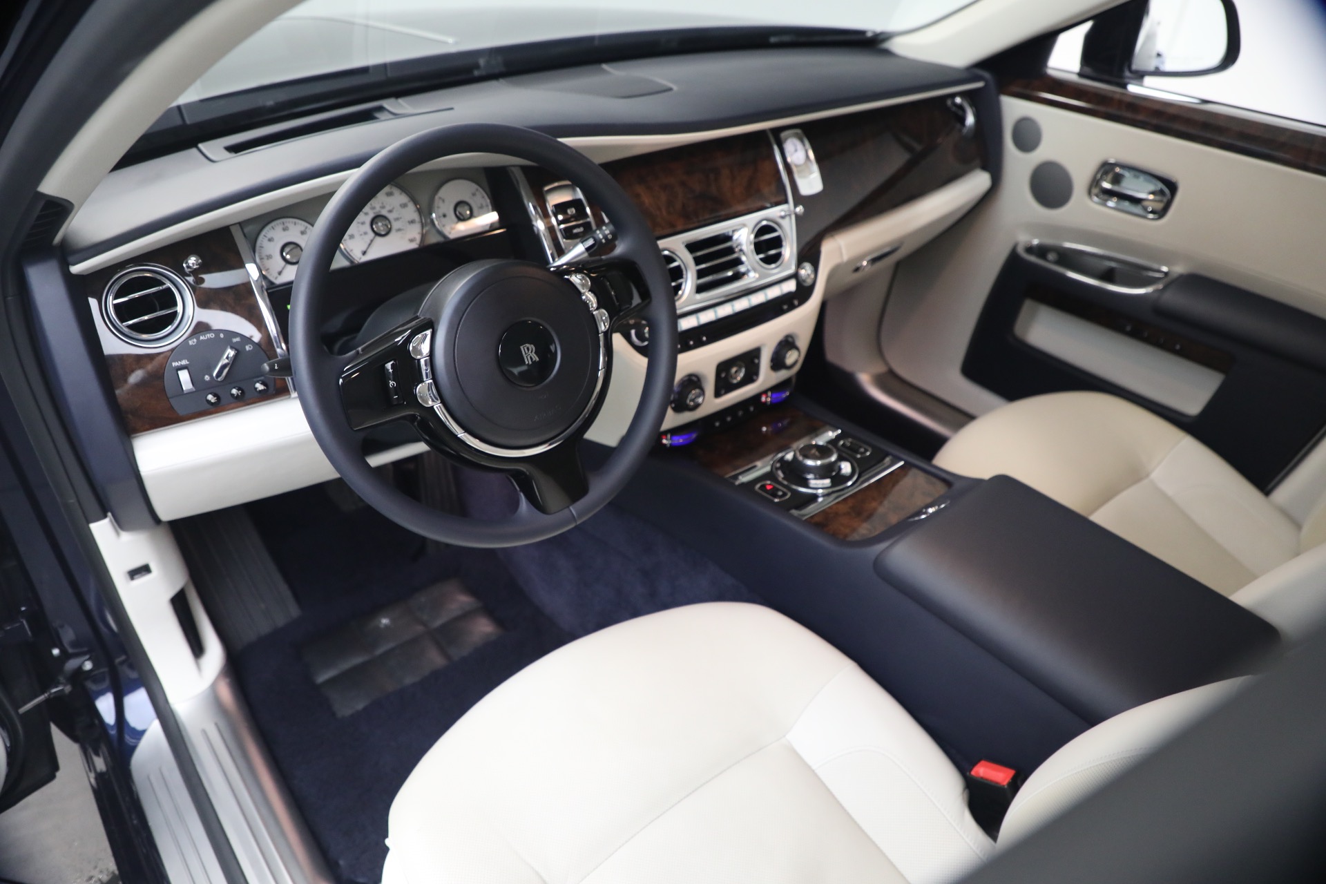 Used-2014-Rolls-Royce-Ghost