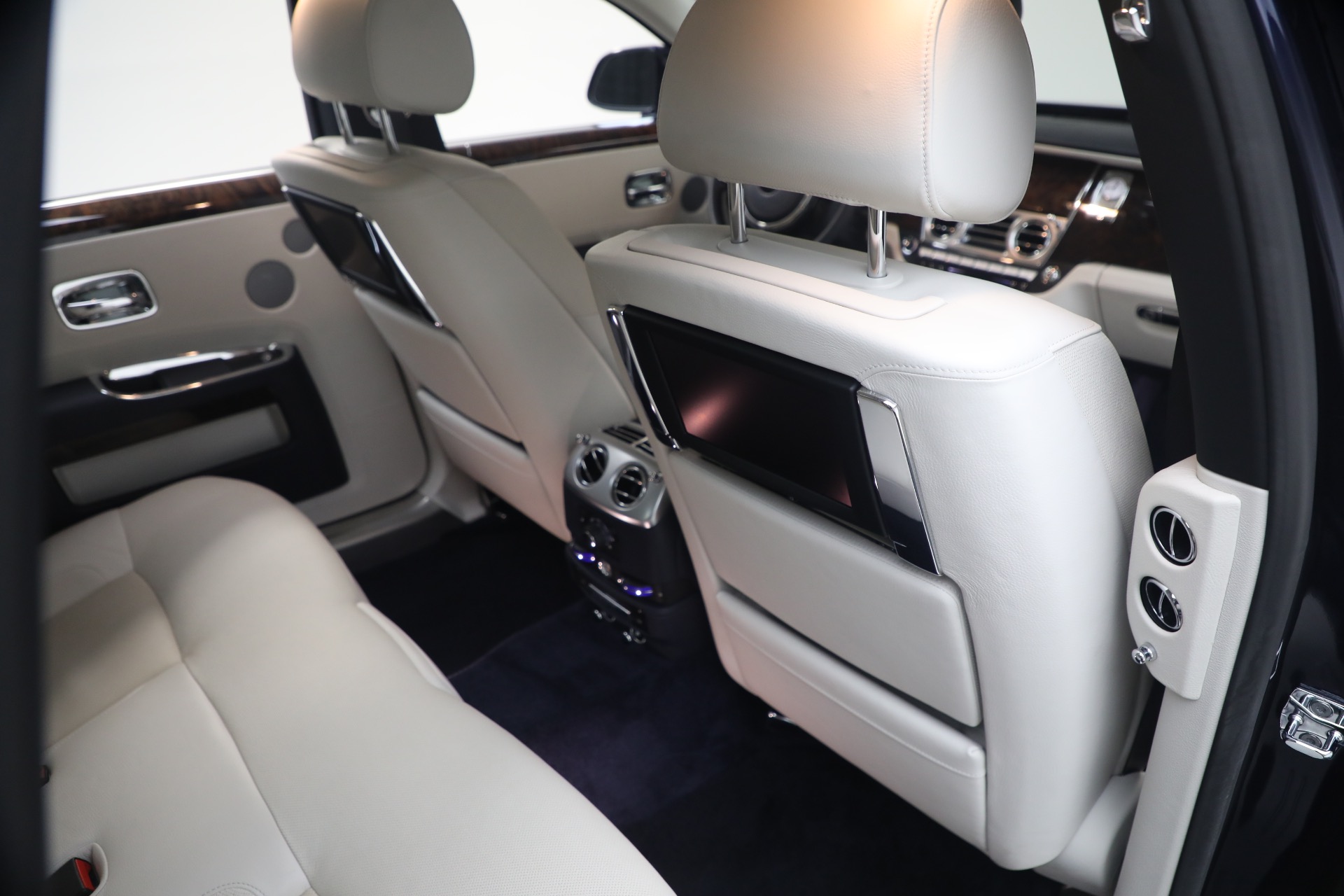 Used-2014-Rolls-Royce-Ghost