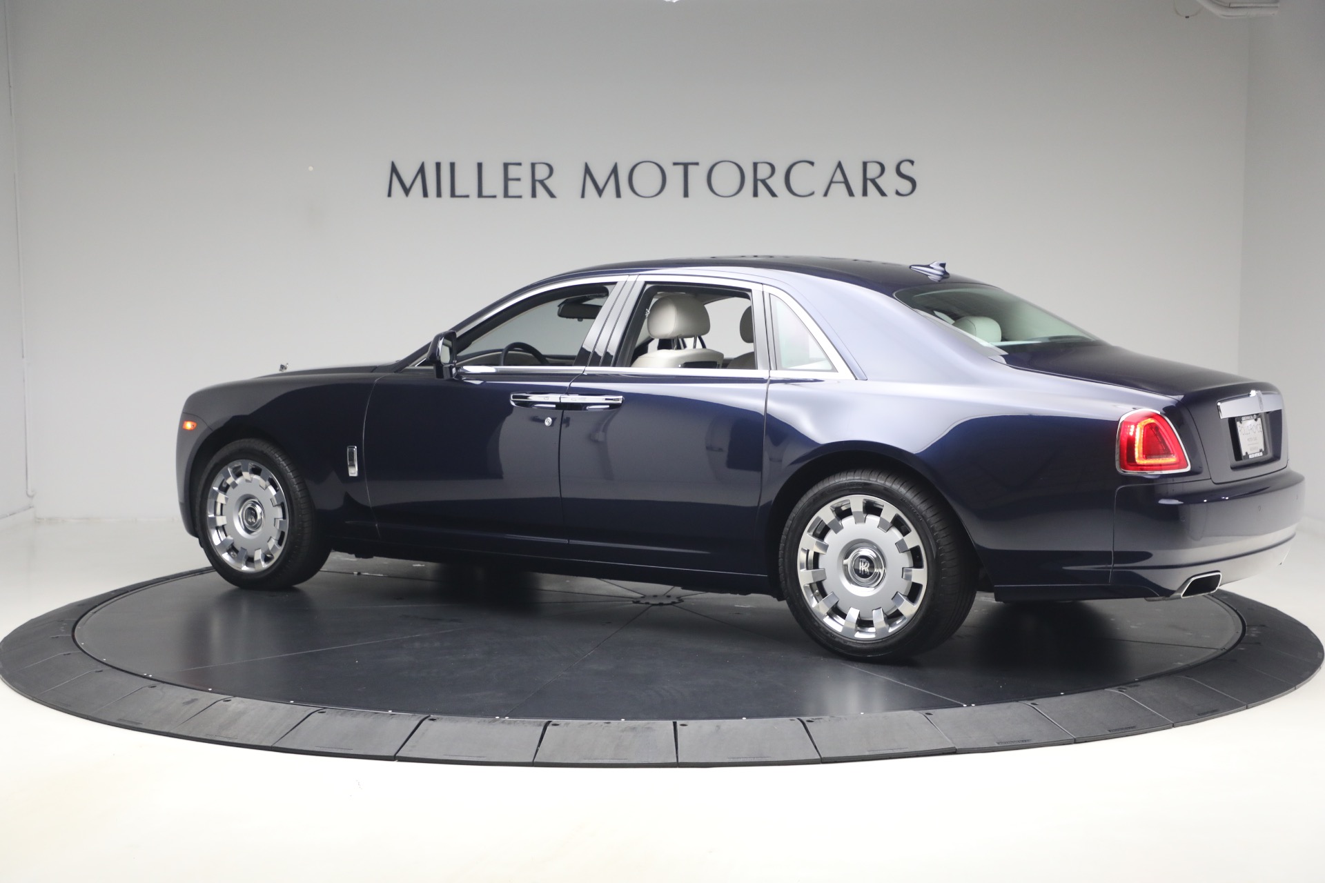 Used-2014-Rolls-Royce-Ghost