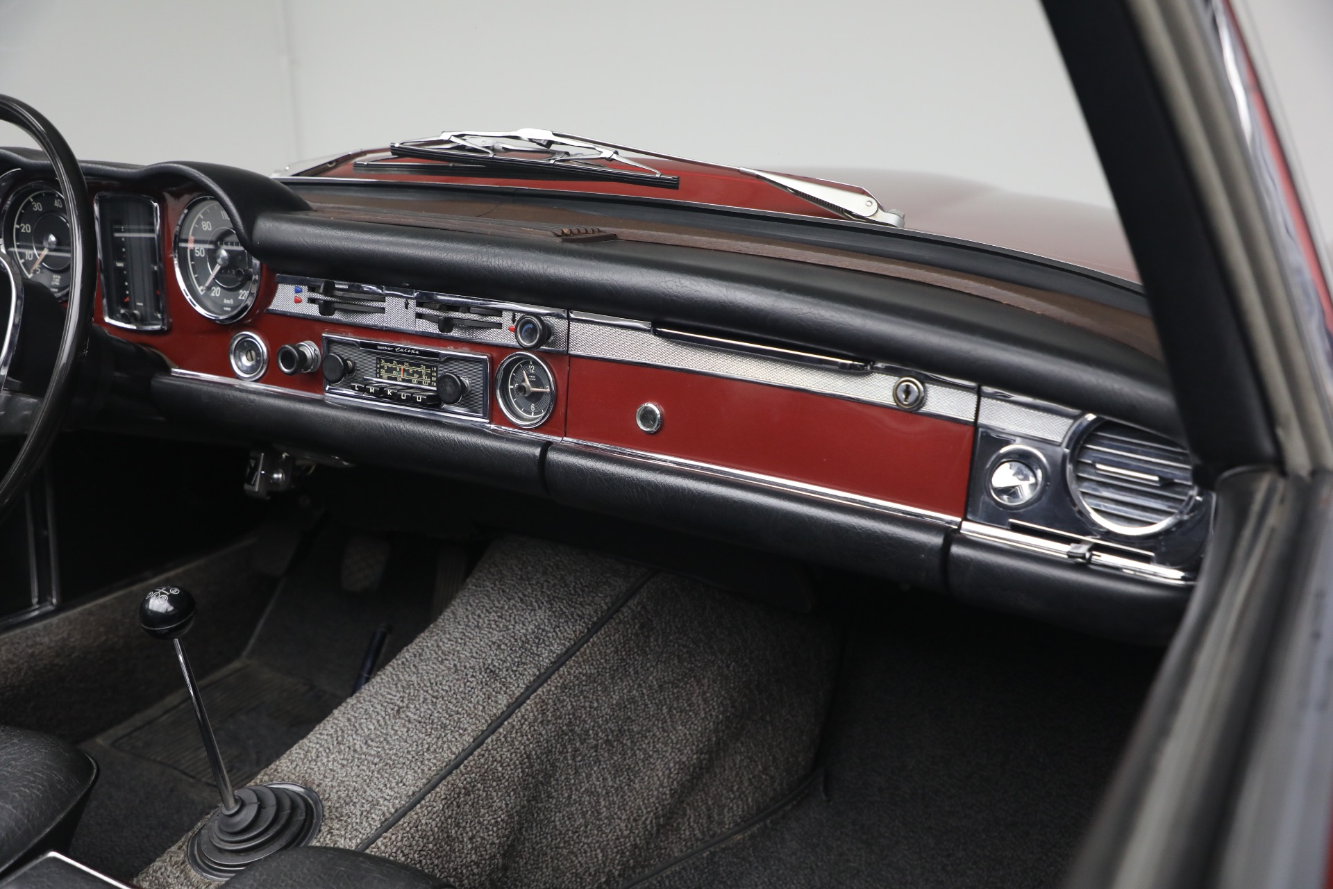 Used-1968-Mercedes-Benz-280SL