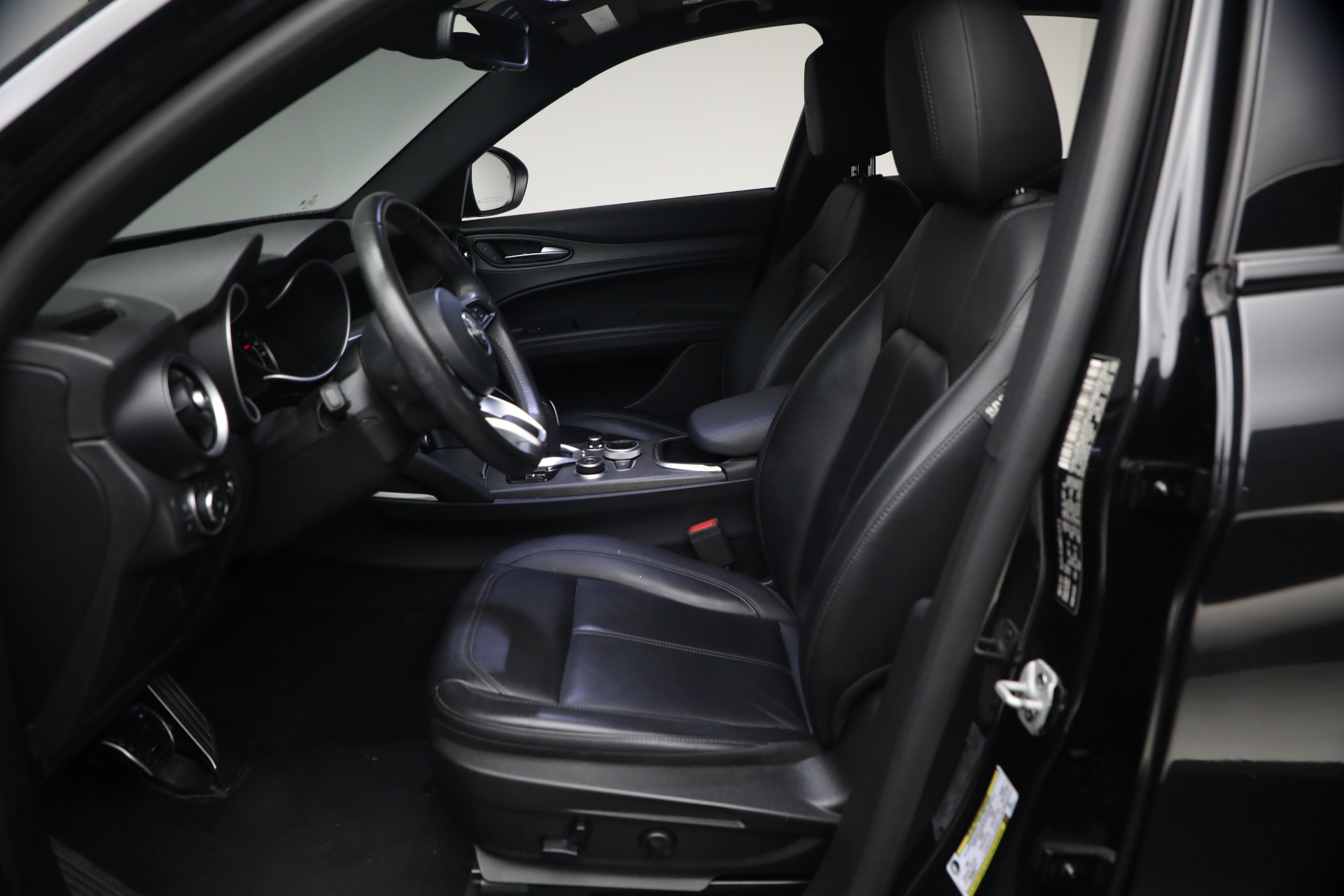 Used-2022-Alfa-Romeo-Stelvio-TI