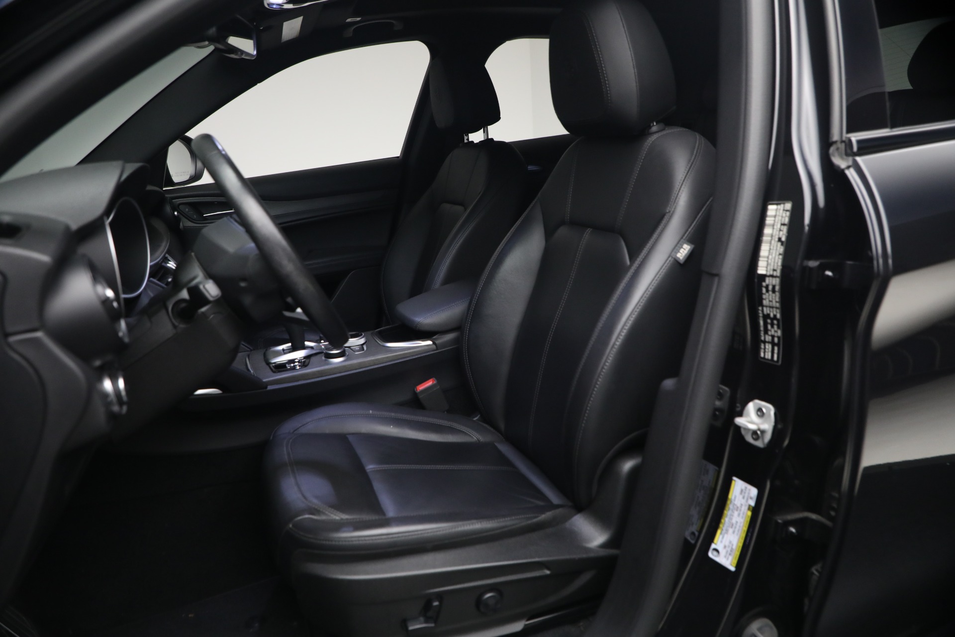 Used-2022-Alfa-Romeo-Stelvio-TI