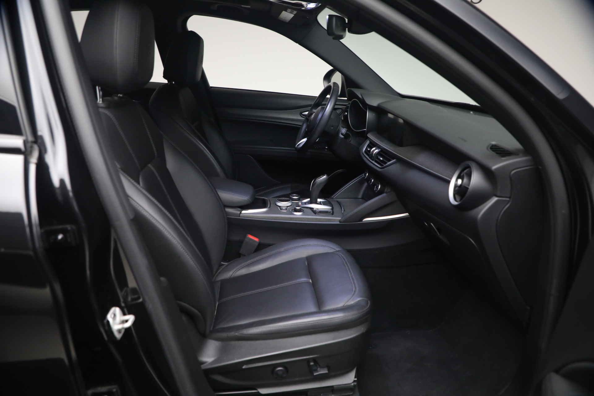 Used-2022-Alfa-Romeo-Stelvio-TI