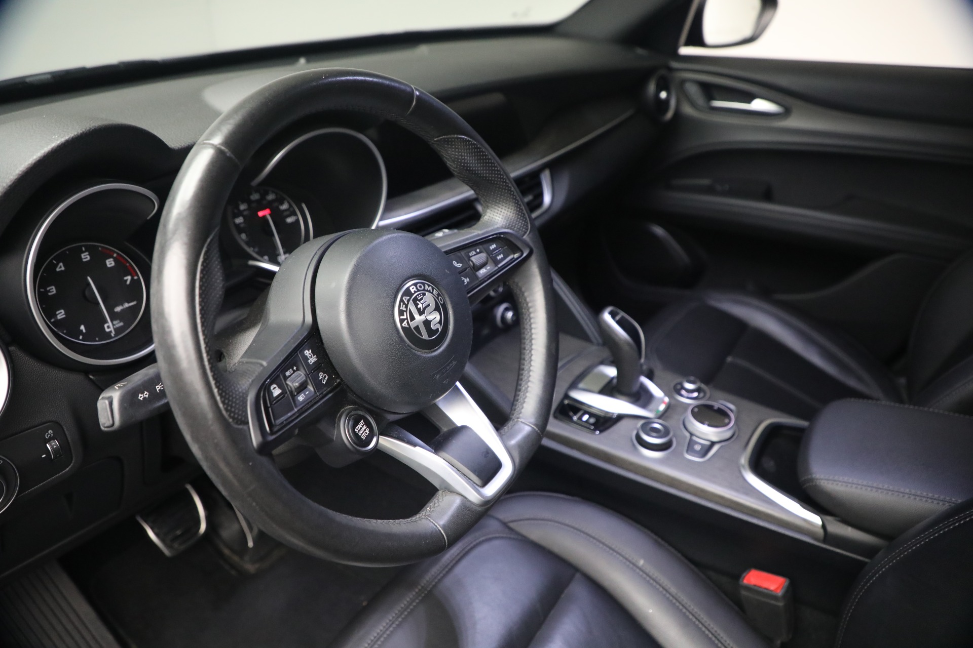 Used-2022-Alfa-Romeo-Stelvio-TI