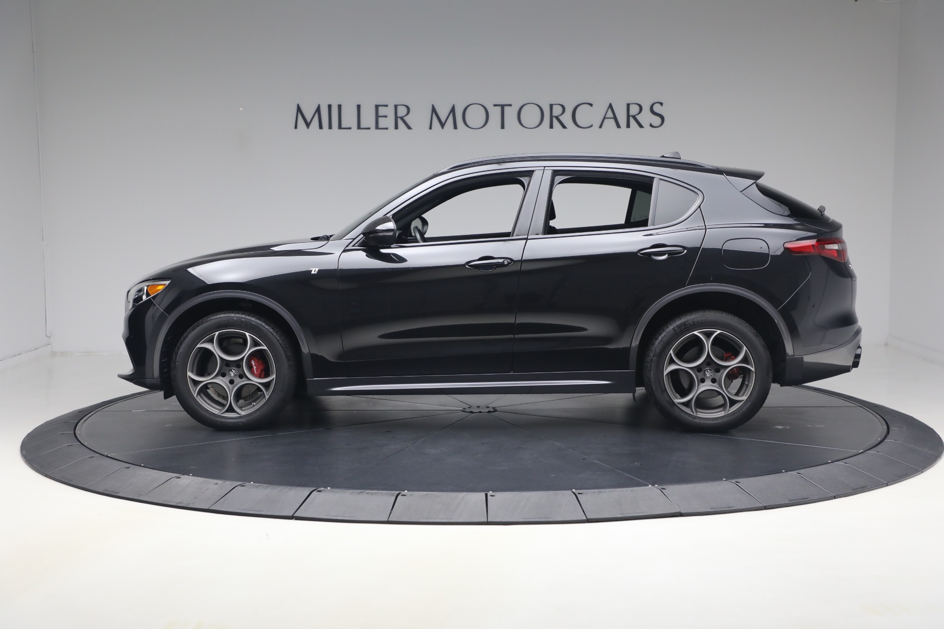 Used-2022-Alfa-Romeo-Stelvio-TI