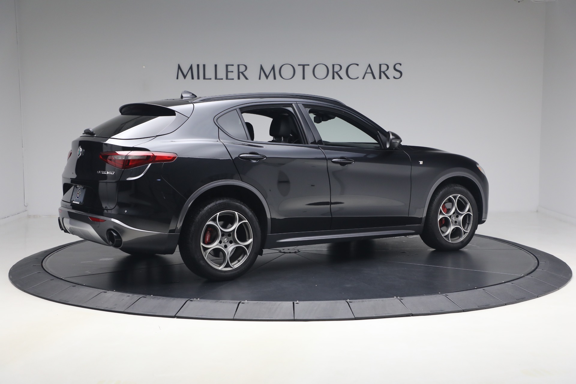 Used-2022-Alfa-Romeo-Stelvio-TI
