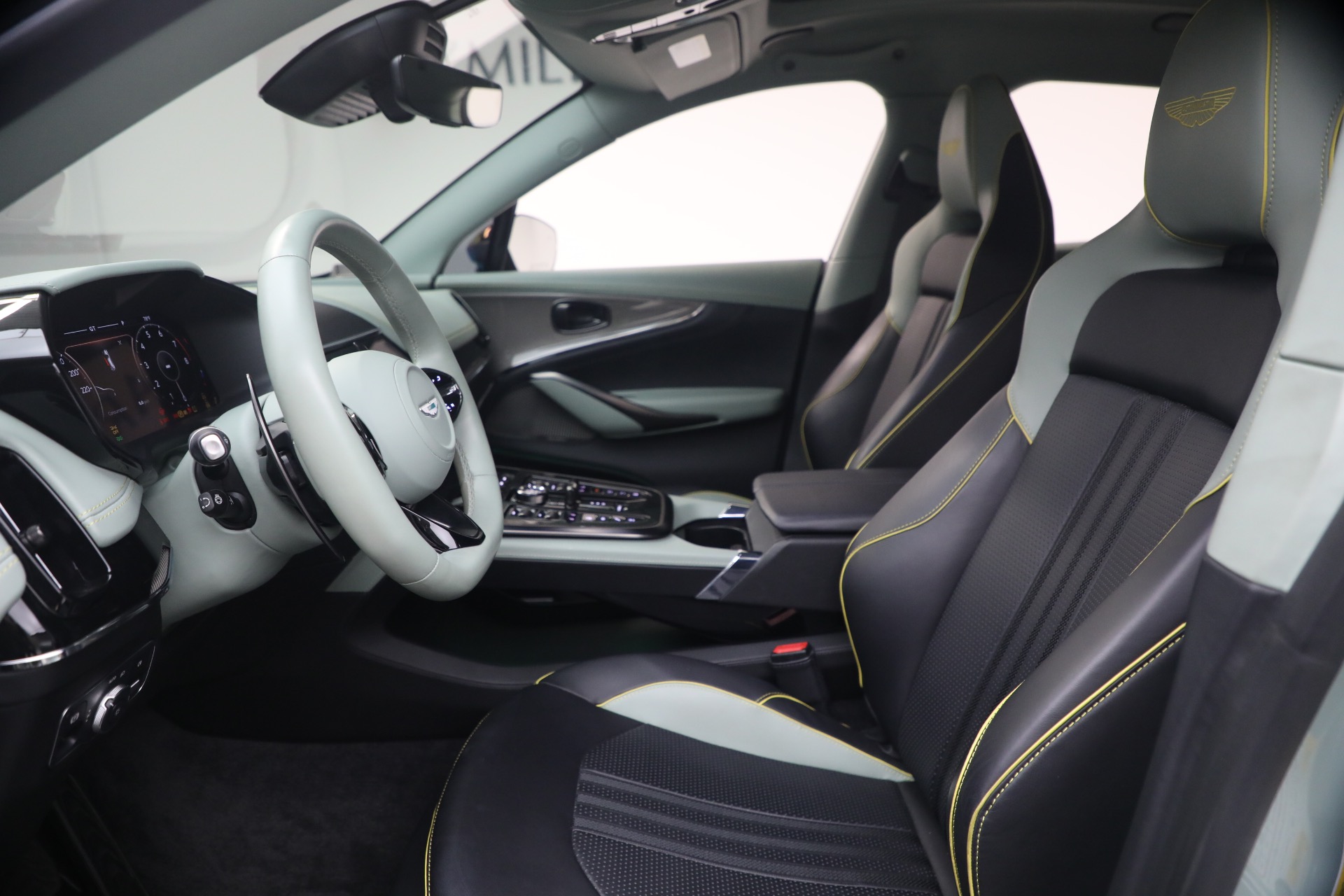 Used-2025-Aston-Martin-DBX-707