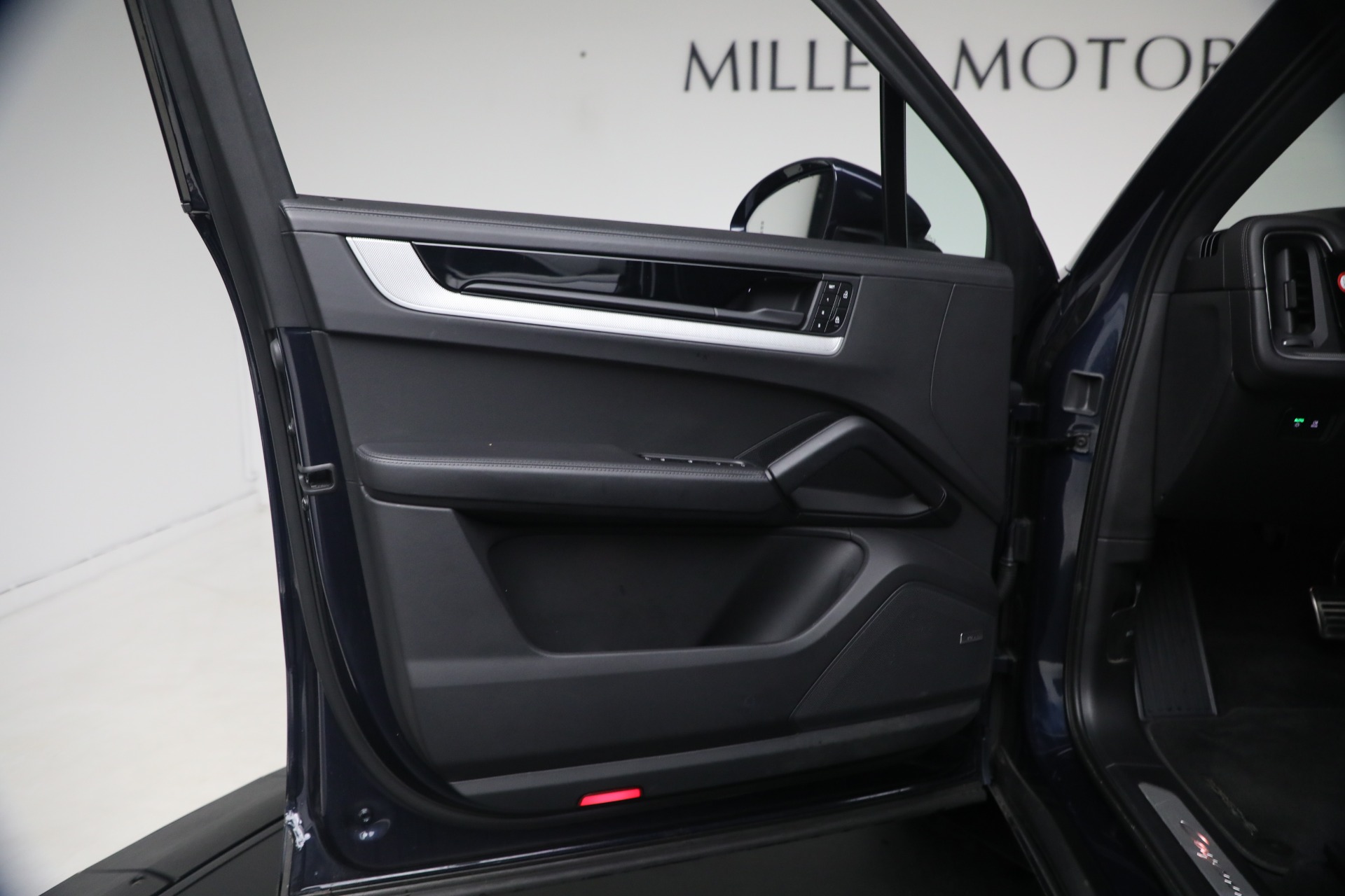Used-2024-Porsche-Cayenne-S