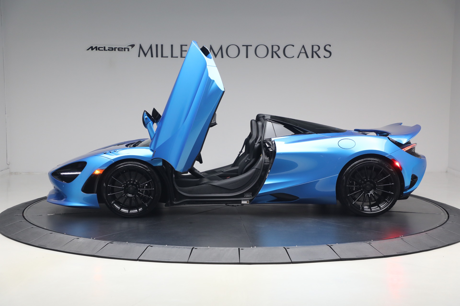 New-2027-McLaren-750S-Spider-TechLux