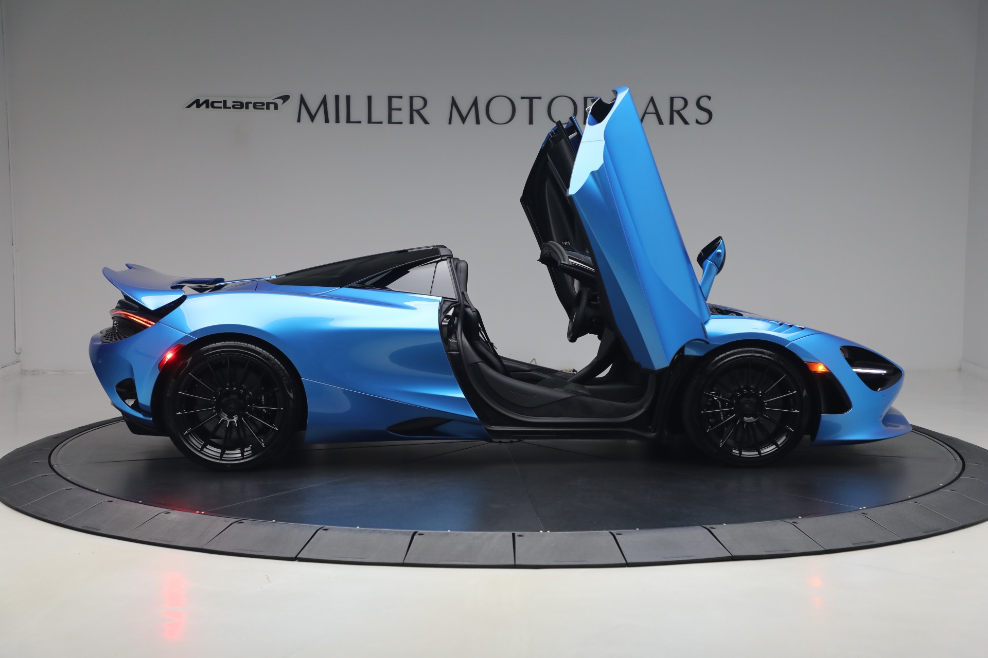 New-2027-McLaren-750S-Spider-TechLux