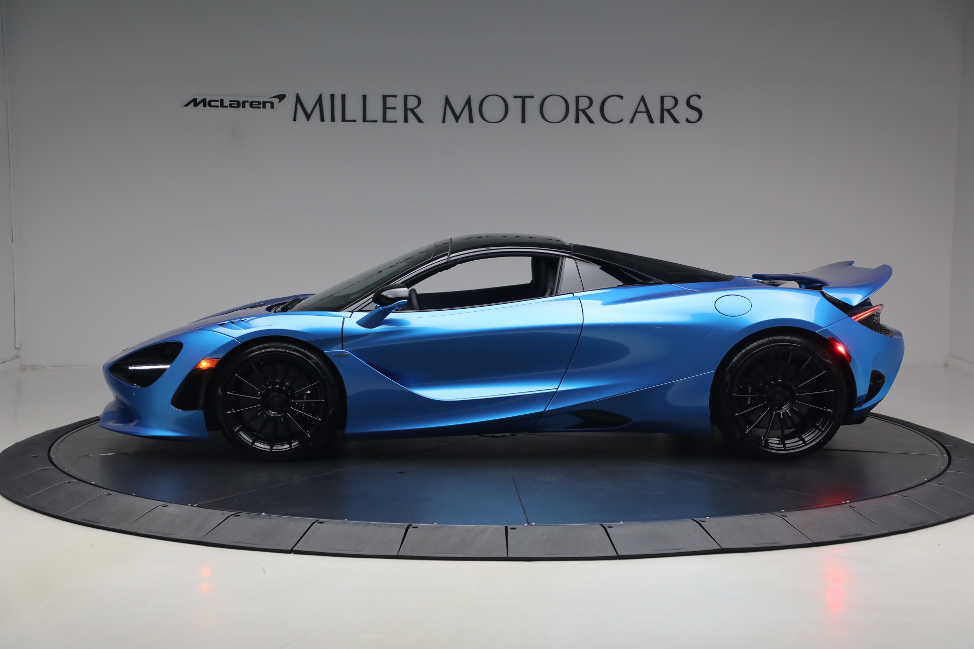 New-2027-McLaren-750S-Spider-TechLux