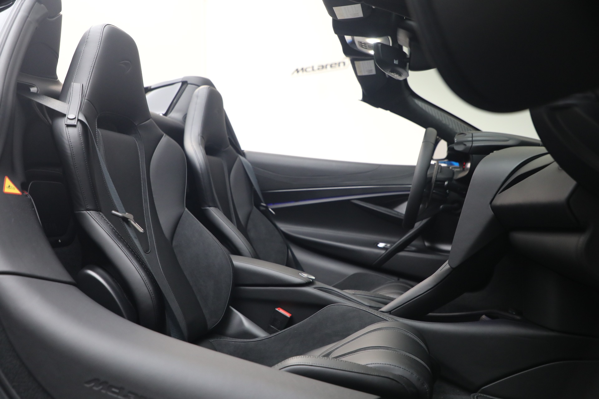 New-2027-McLaren-750S-Spider-TechLux