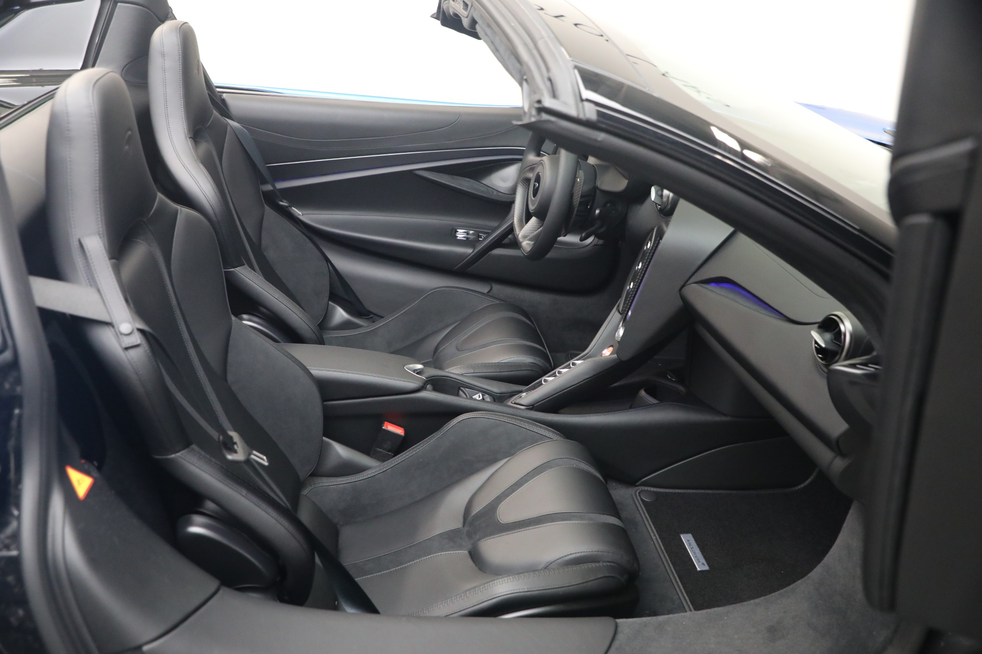 New-2027-McLaren-750S-Spider-TechLux
