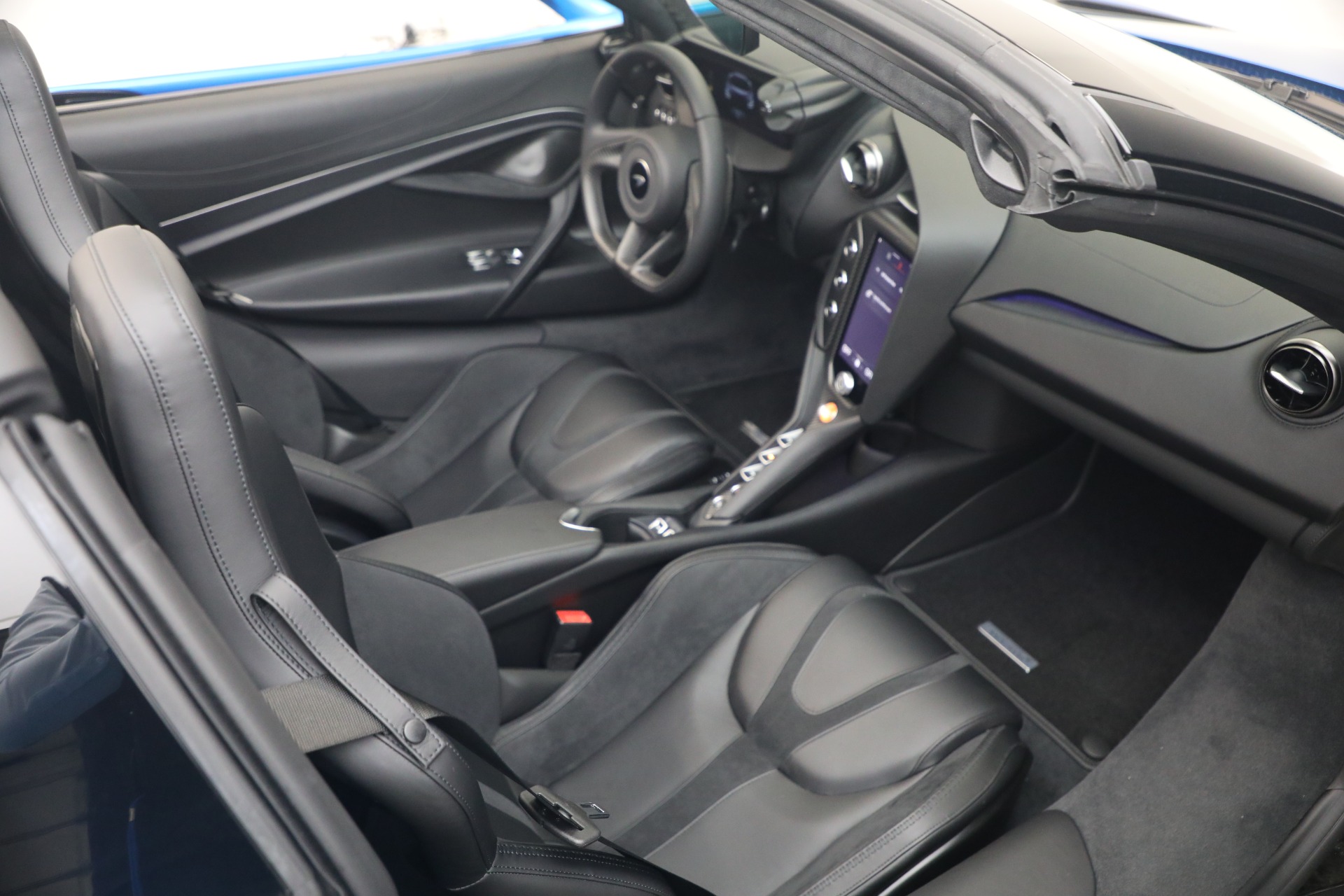 New-2027-McLaren-750S-Spider-TechLux