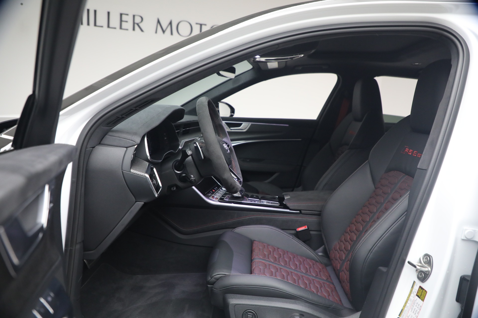 Used-2025-Audi-RS-6-Avant-40T-quattro-Avant-GT