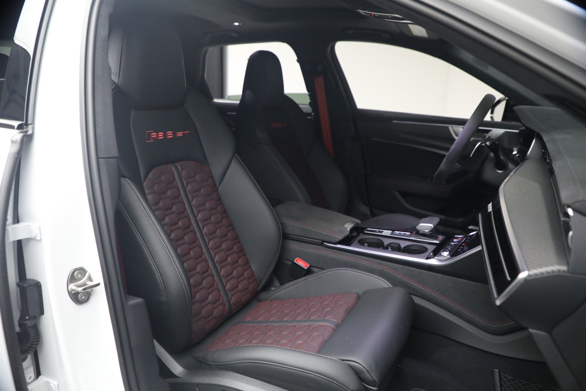 Used-2025-Audi-RS-6-Avant-40T-quattro-Avant-GT