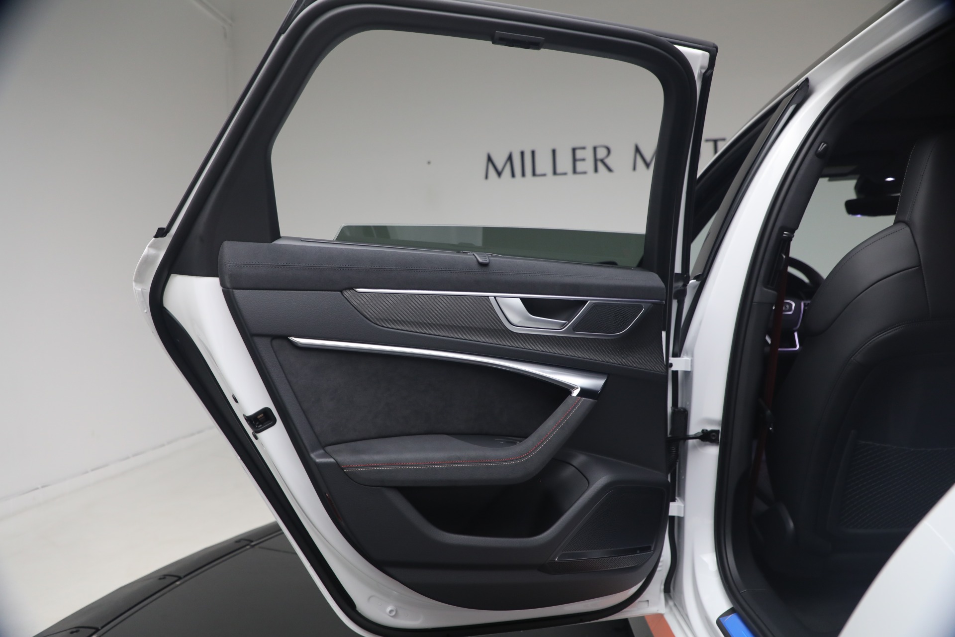 Used-2025-Audi-RS-6-Avant-40T-quattro-Avant-GT