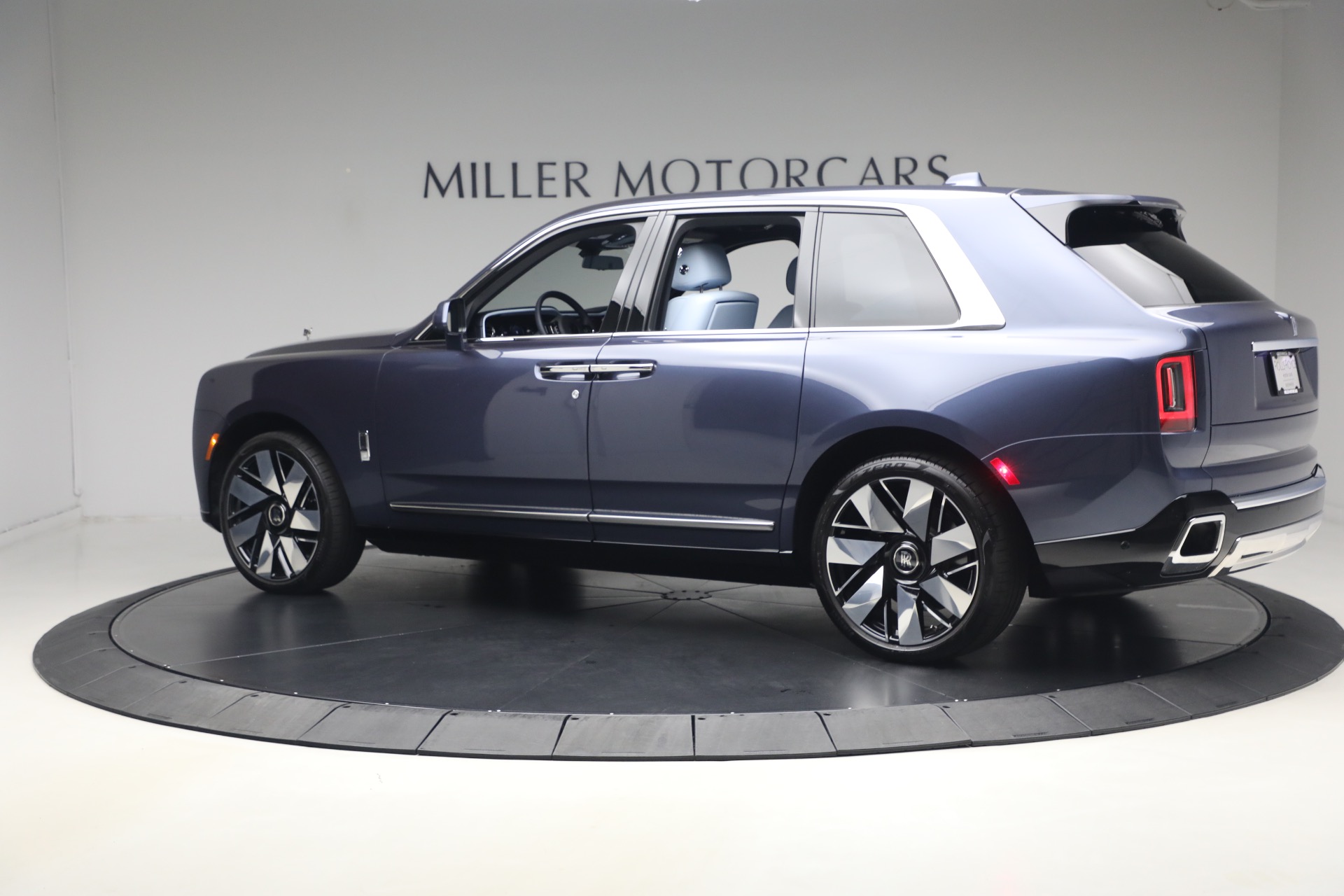 Used-2025-Rolls-Royce-Cullinan