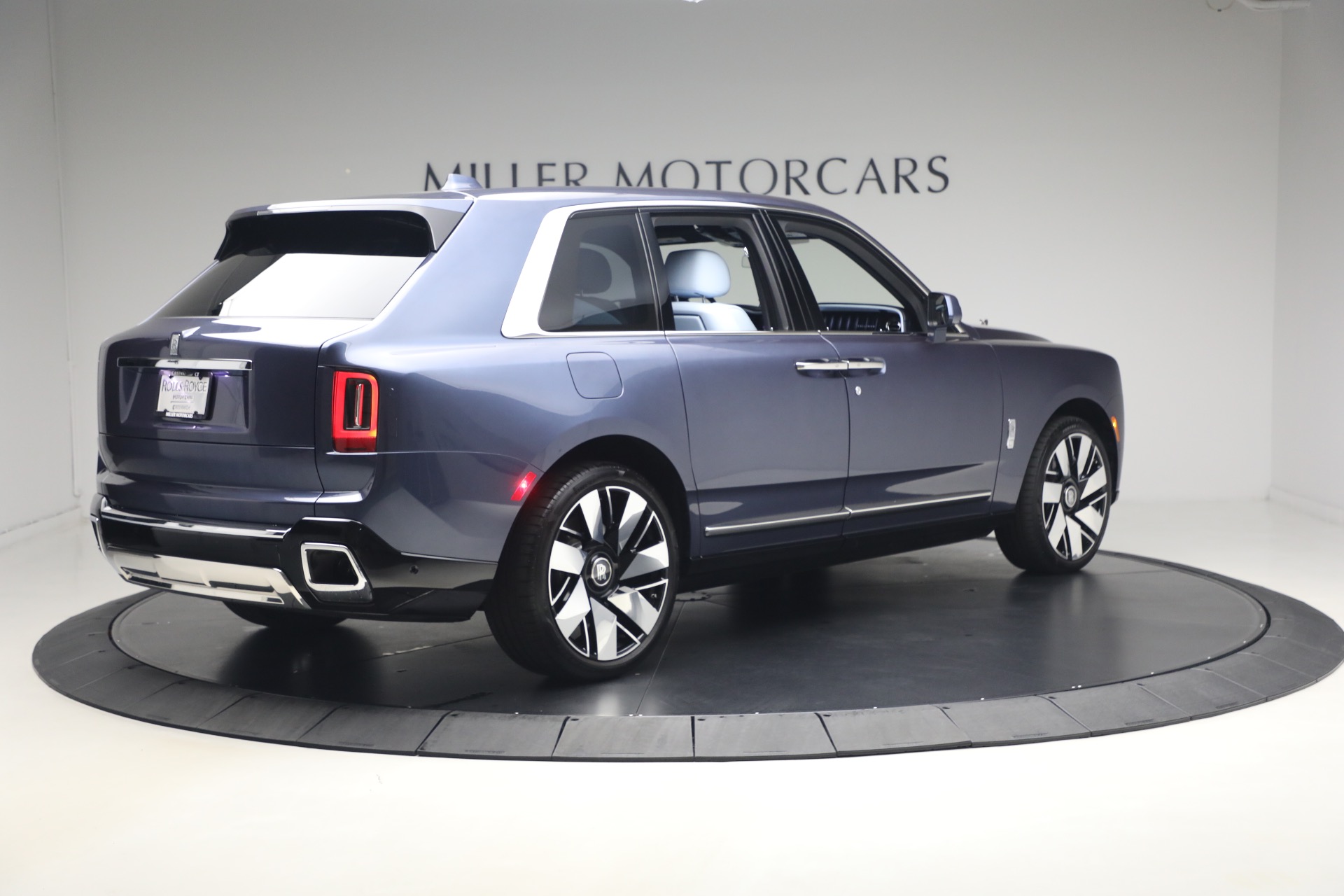 Used-2025-Rolls-Royce-Cullinan