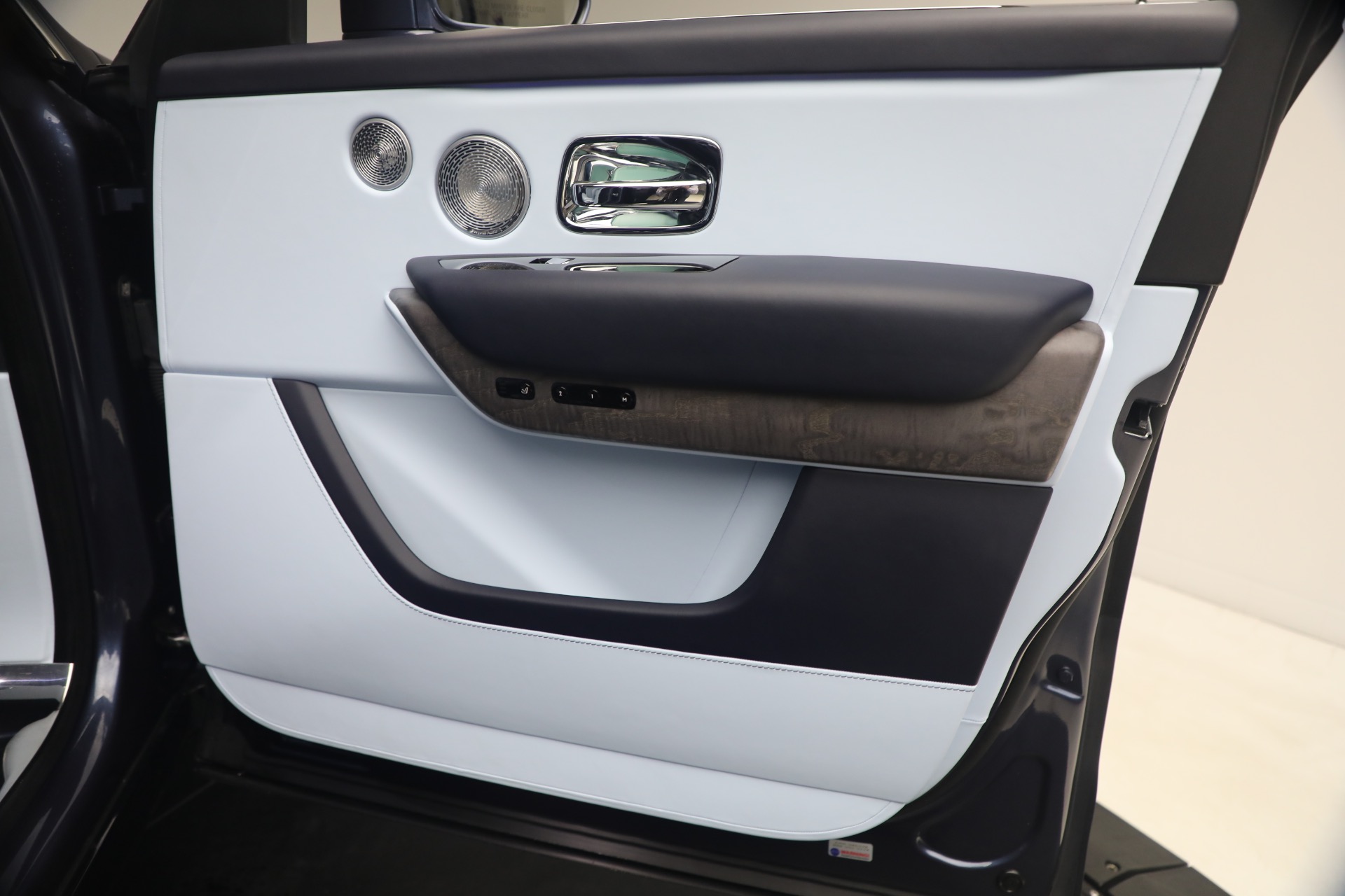 Used-2025-Rolls-Royce-Cullinan