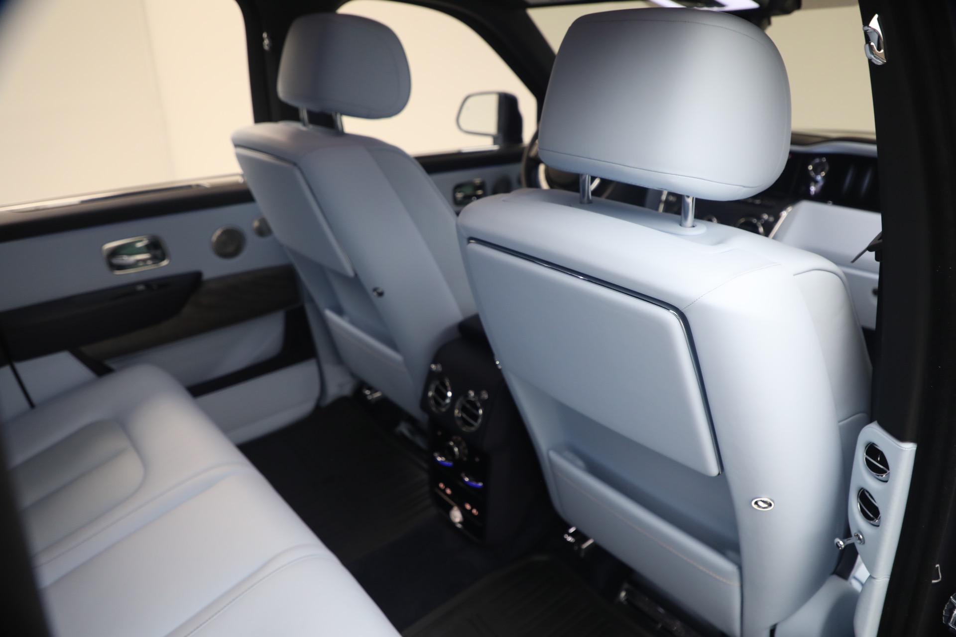 Used-2025-Rolls-Royce-Cullinan