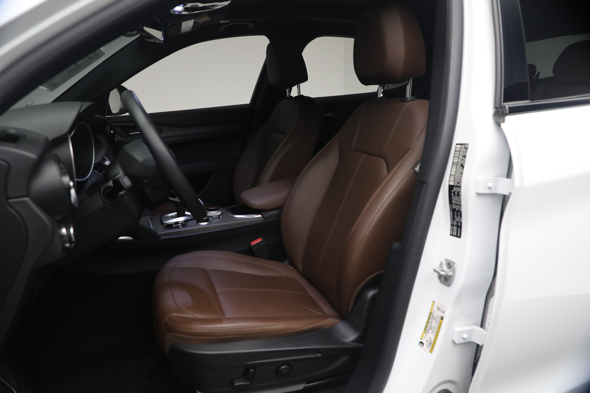 Used-2023-Alfa-Romeo-Stelvio-Ti
