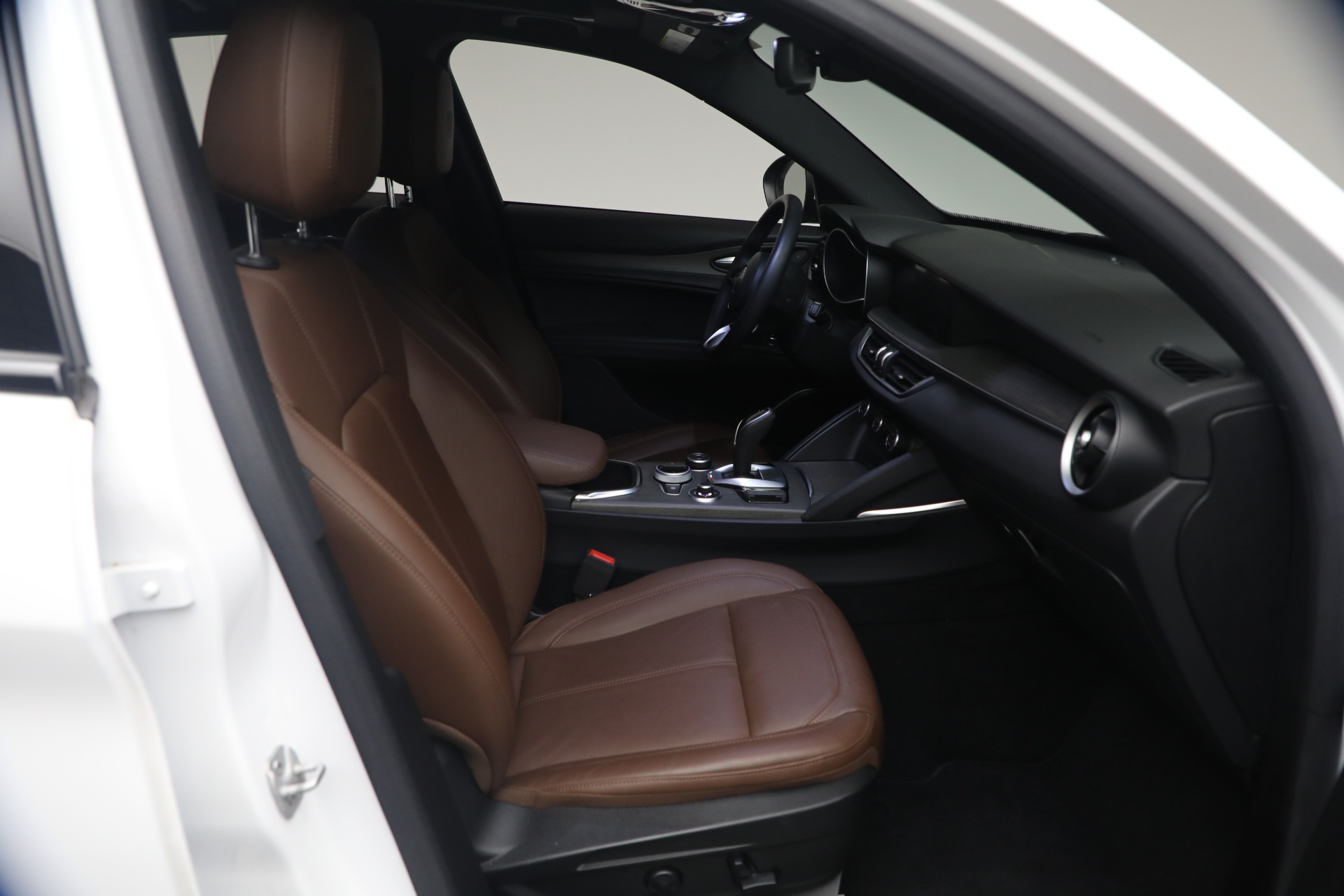 Used-2023-Alfa-Romeo-Stelvio-Ti