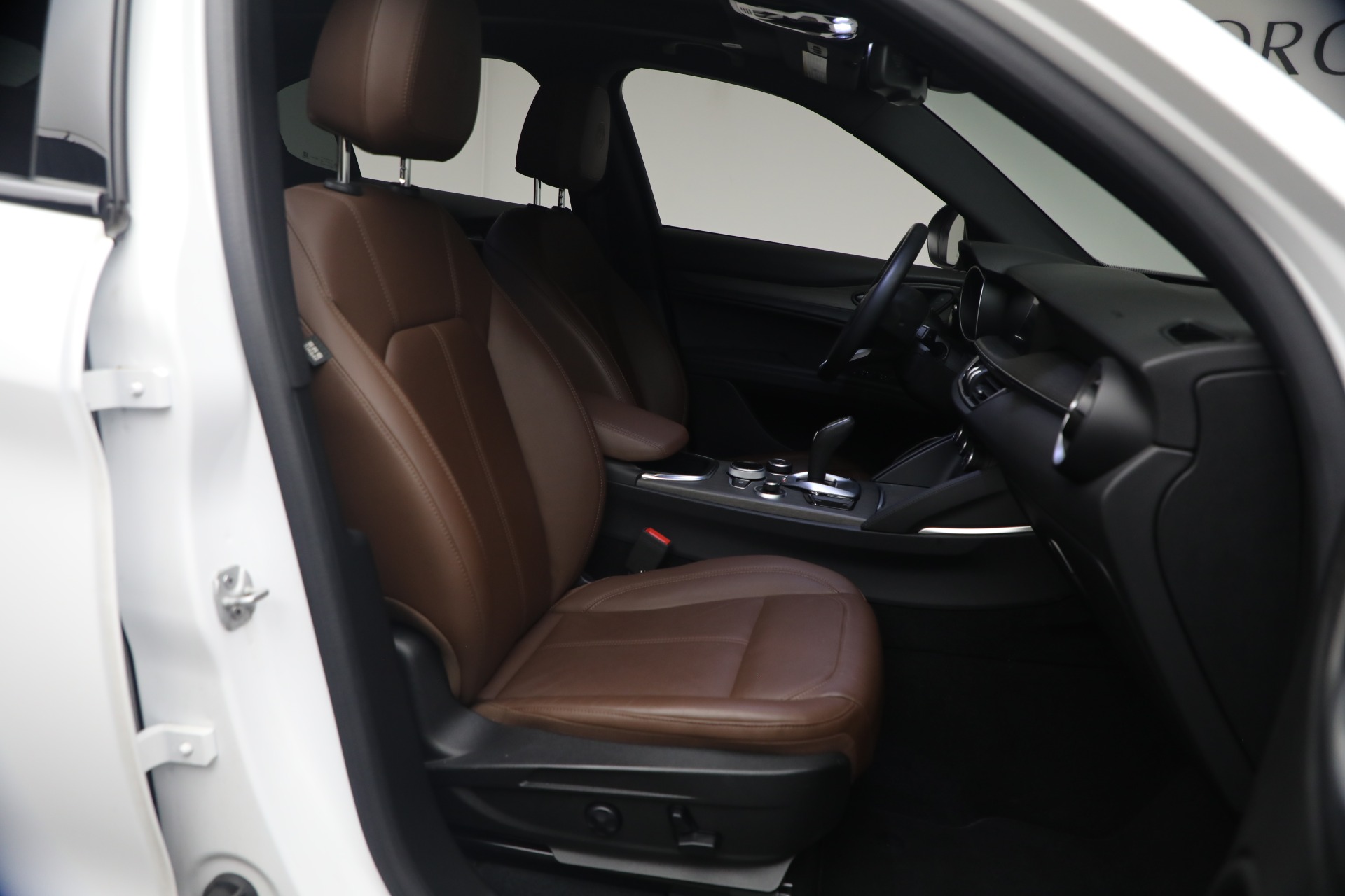 Used-2023-Alfa-Romeo-Stelvio-Ti