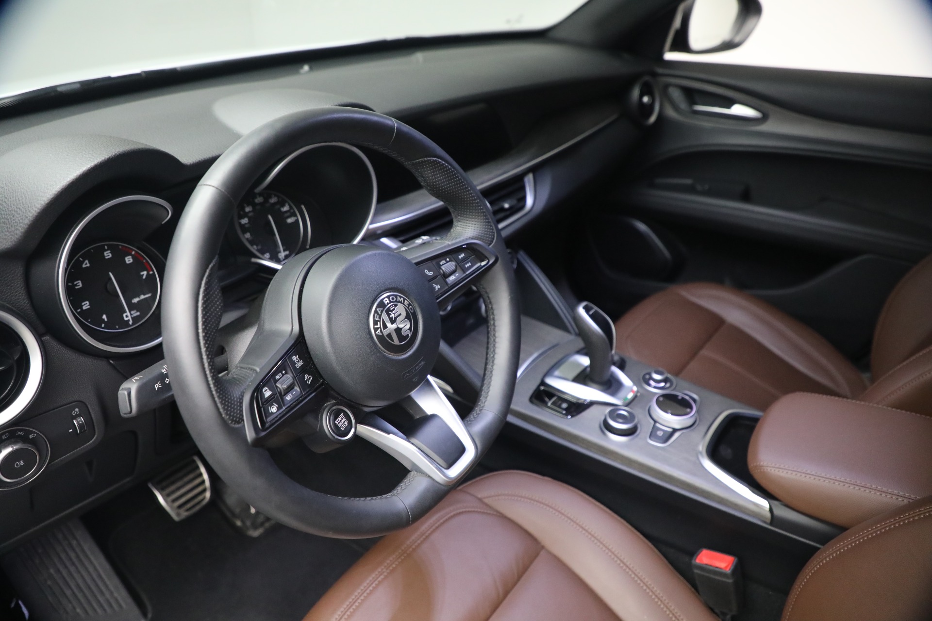 Used-2023-Alfa-Romeo-Stelvio-Ti
