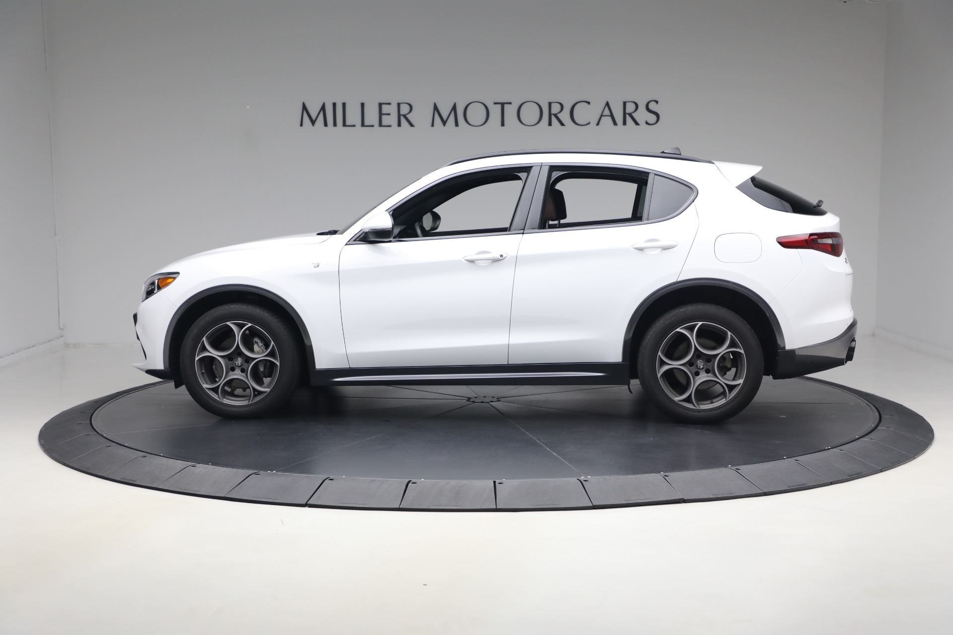 Used-2023-Alfa-Romeo-Stelvio-Ti