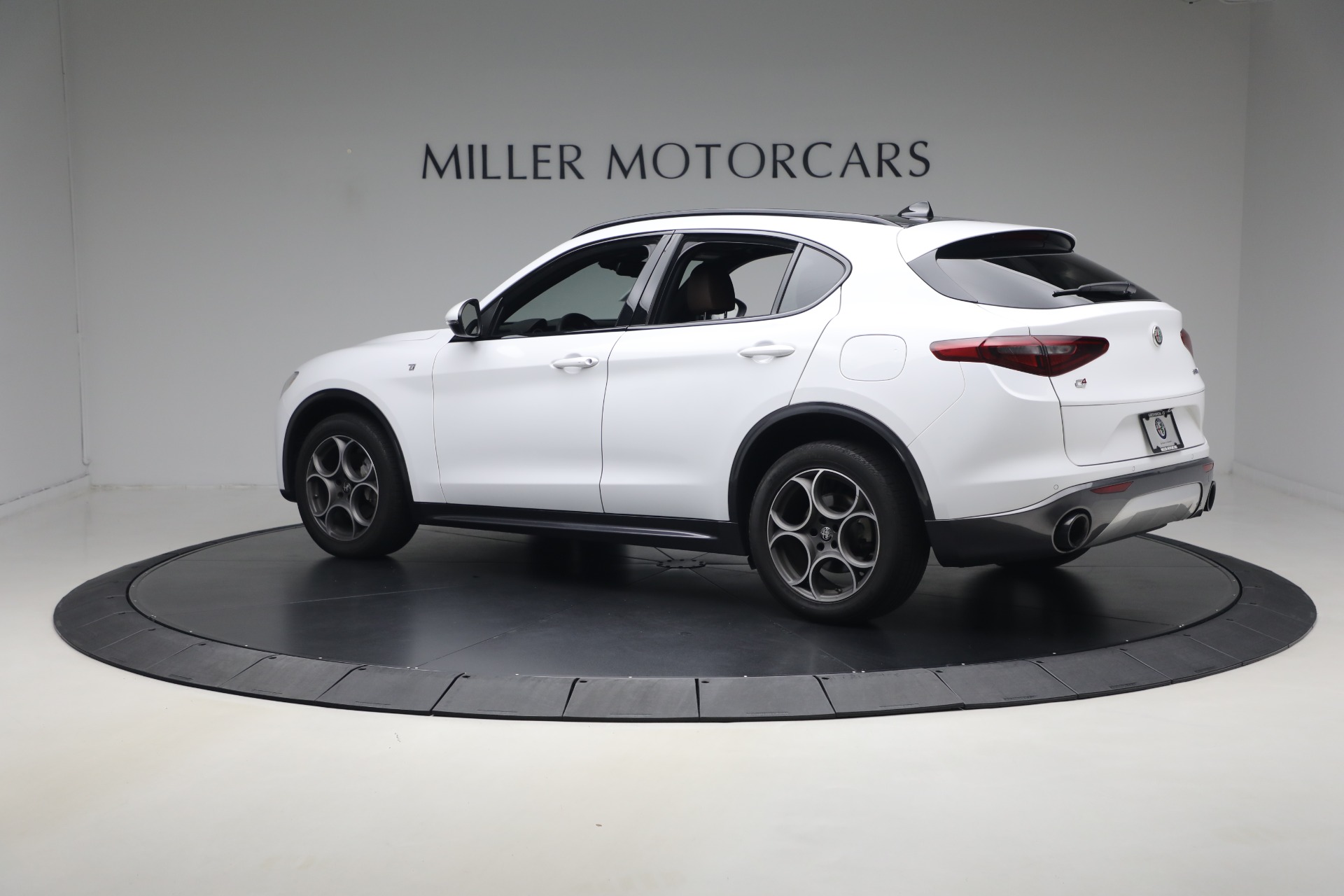 Used-2023-Alfa-Romeo-Stelvio-Ti
