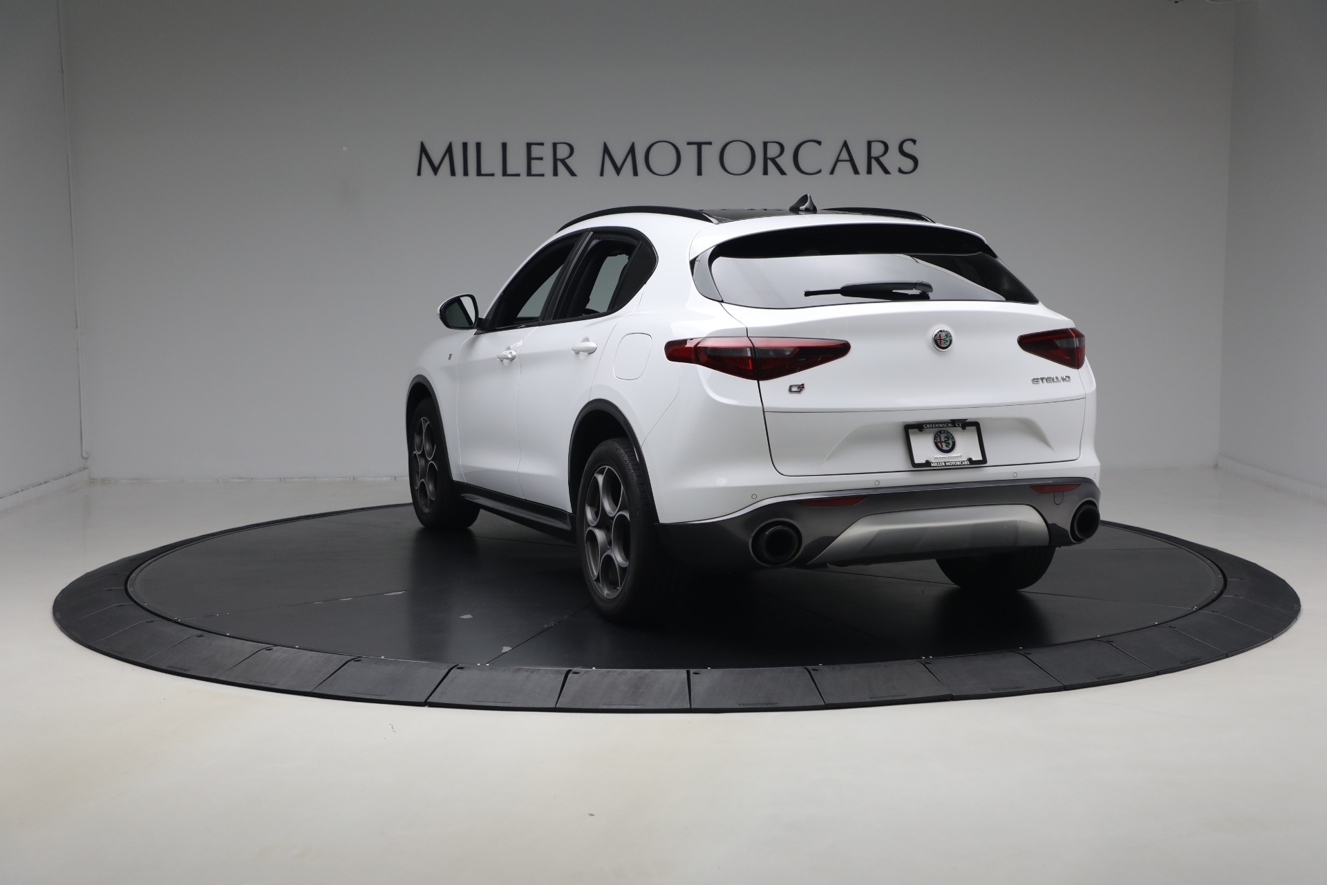 Used-2023-Alfa-Romeo-Stelvio-Ti