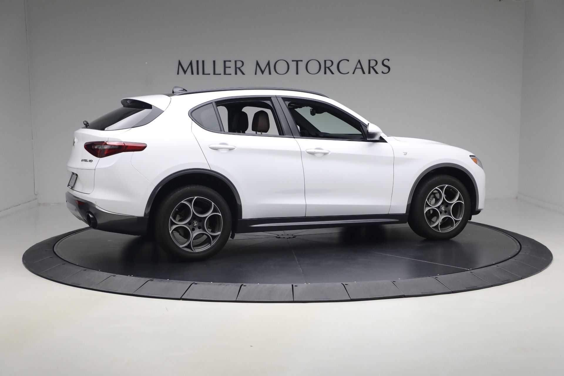 Used-2023-Alfa-Romeo-Stelvio-Ti