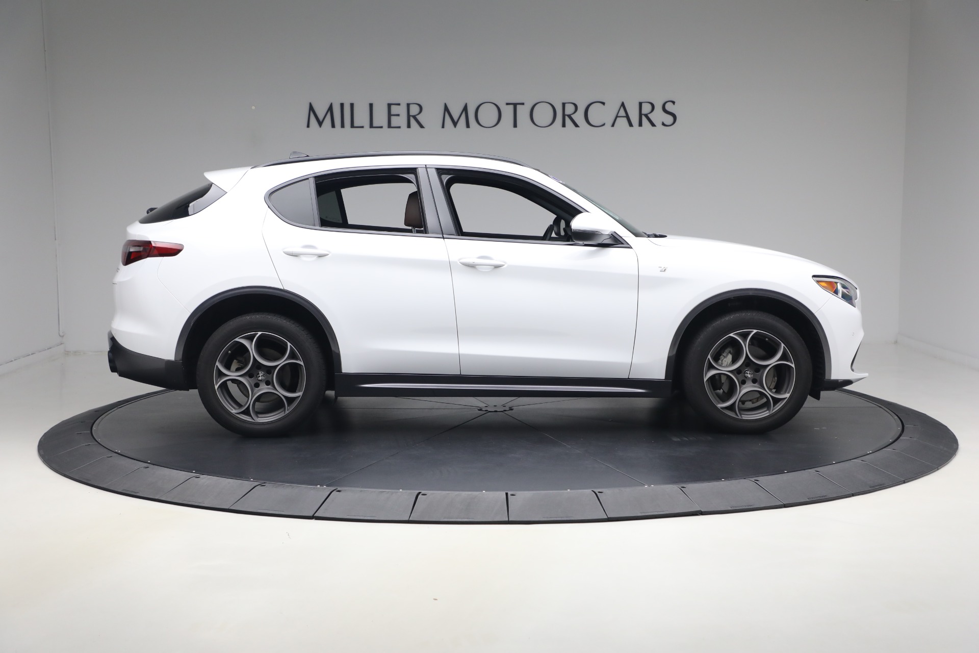 Used-2023-Alfa-Romeo-Stelvio-Ti