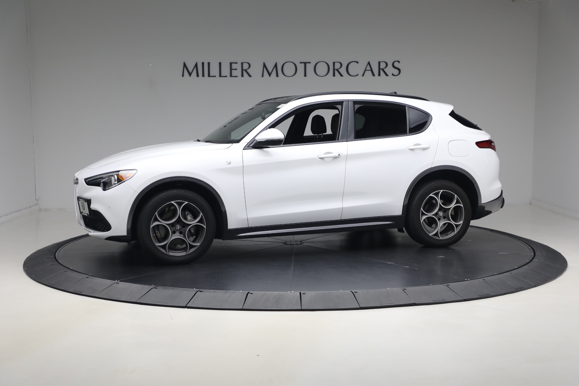 Used-2023-Alfa-Romeo-Stelvio-Ti
