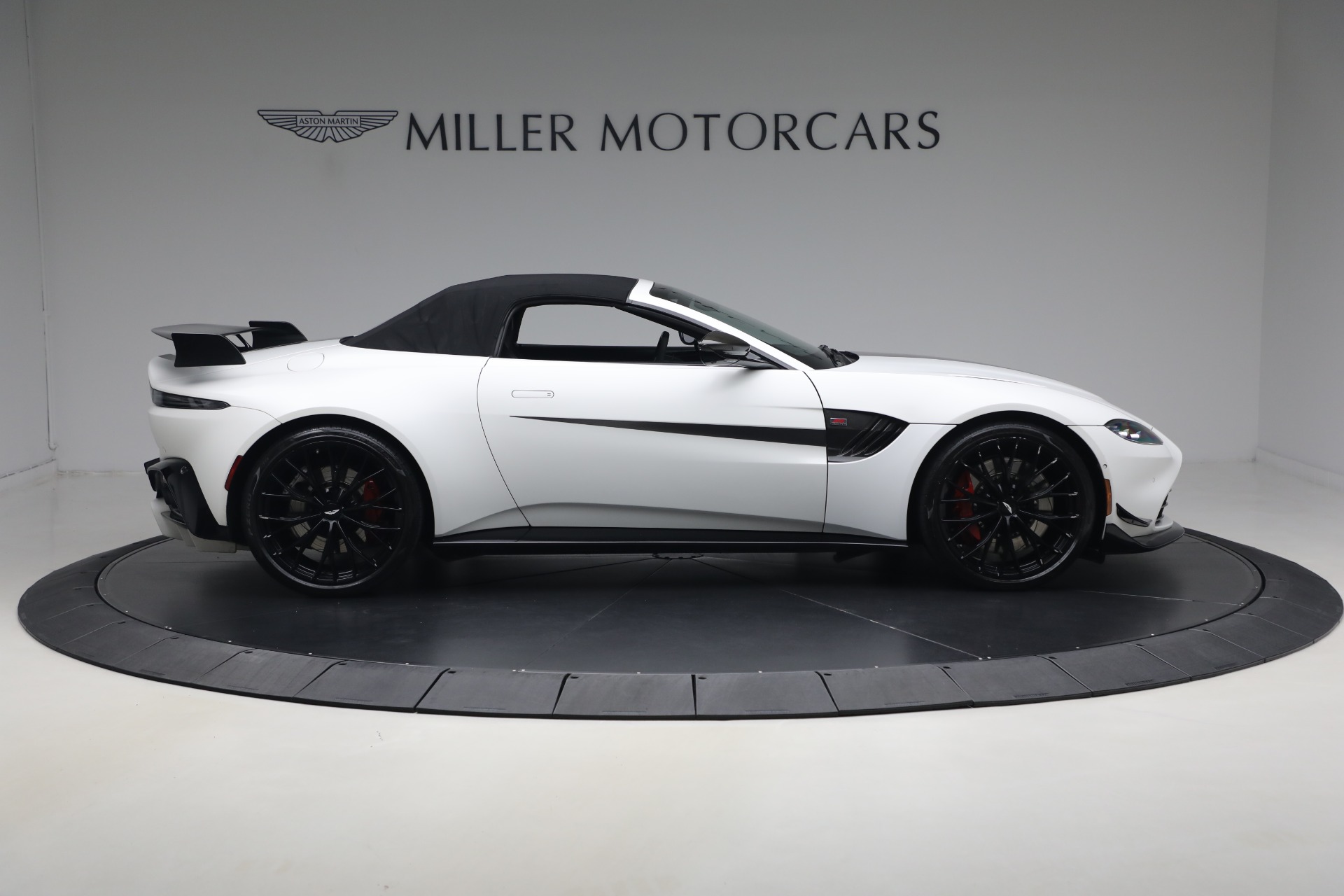 Used-2023-Aston-Martin-Vantage-F1-Edition