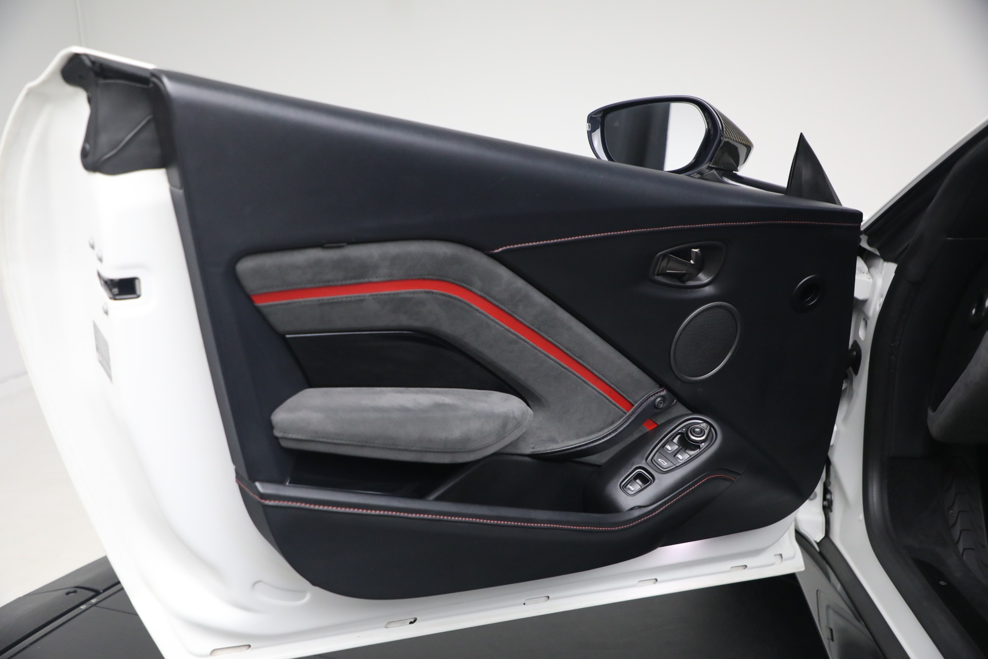 Used-2023-Aston-Martin-Vantage-F1-Edition