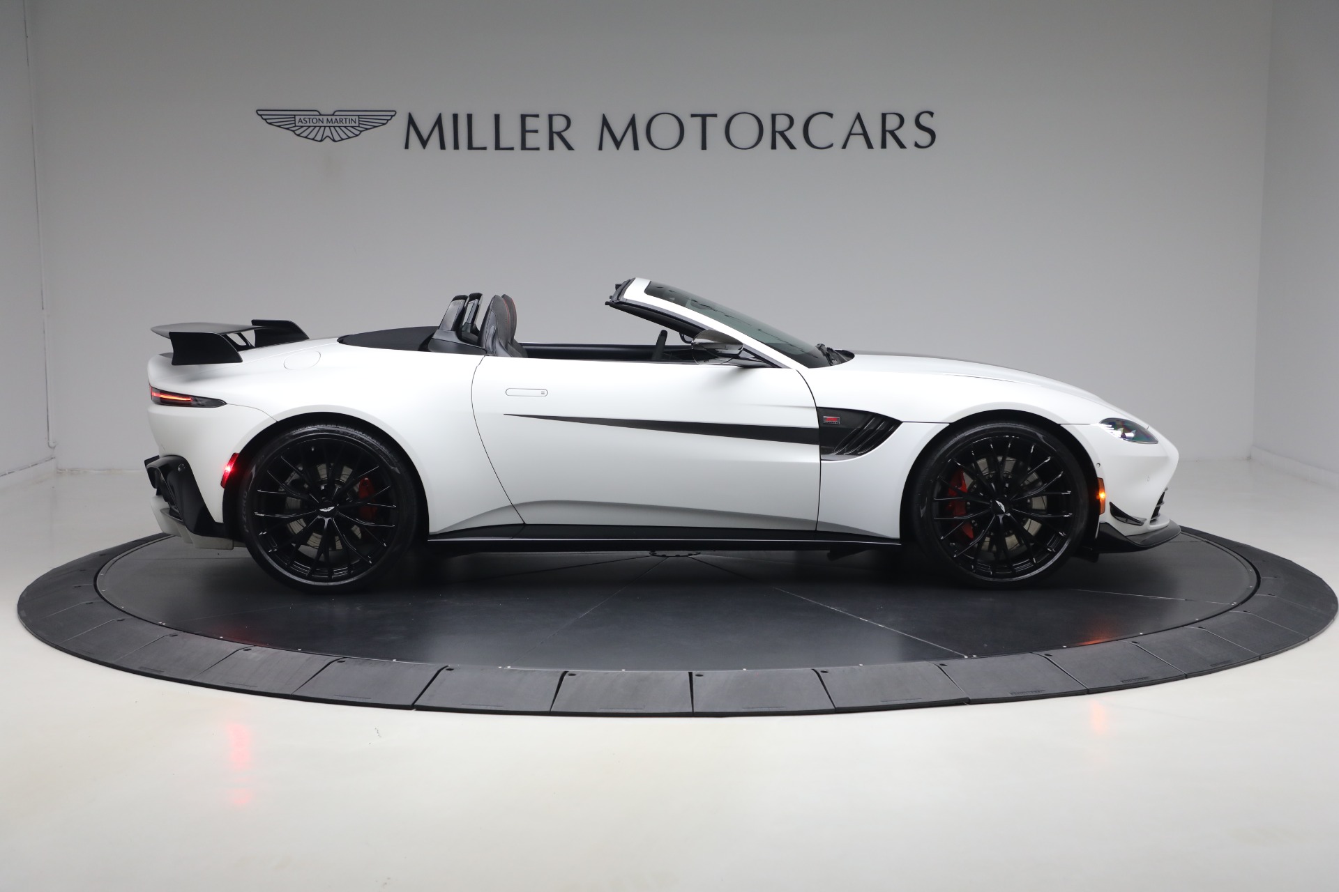 Used-2023-Aston-Martin-Vantage-F1-Edition