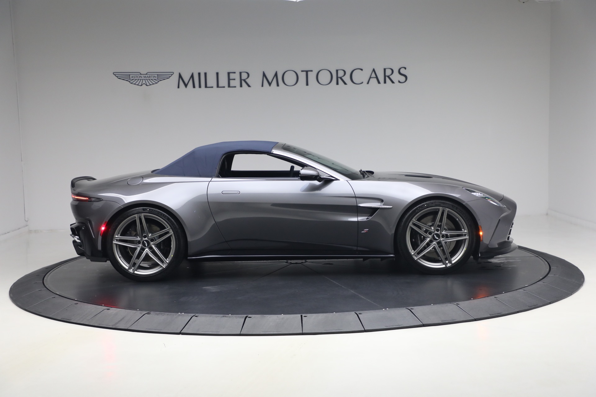 New-2026-Aston-Martin-Vantage-S-Roadster