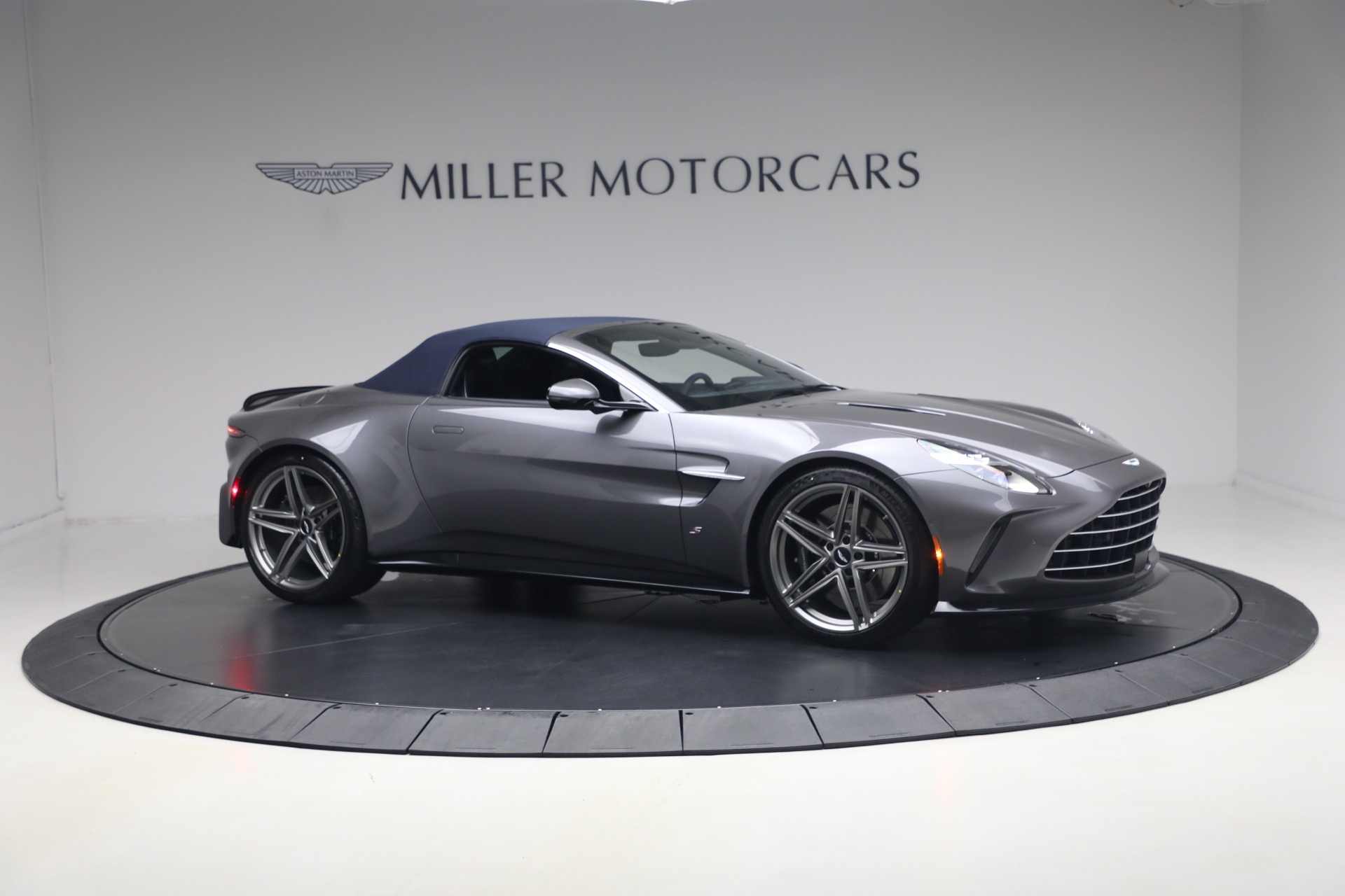 New-2026-Aston-Martin-Vantage-S-Roadster