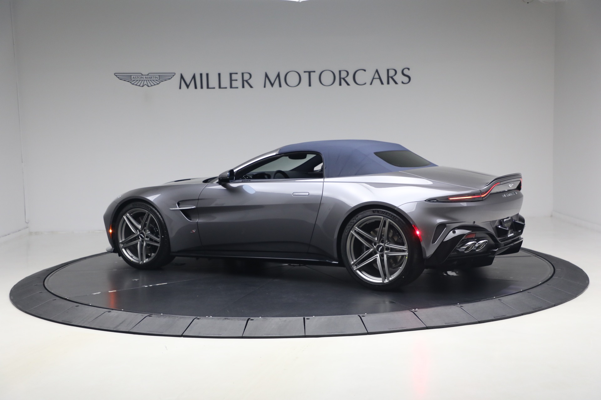 New-2026-Aston-Martin-Vantage-S-Roadster