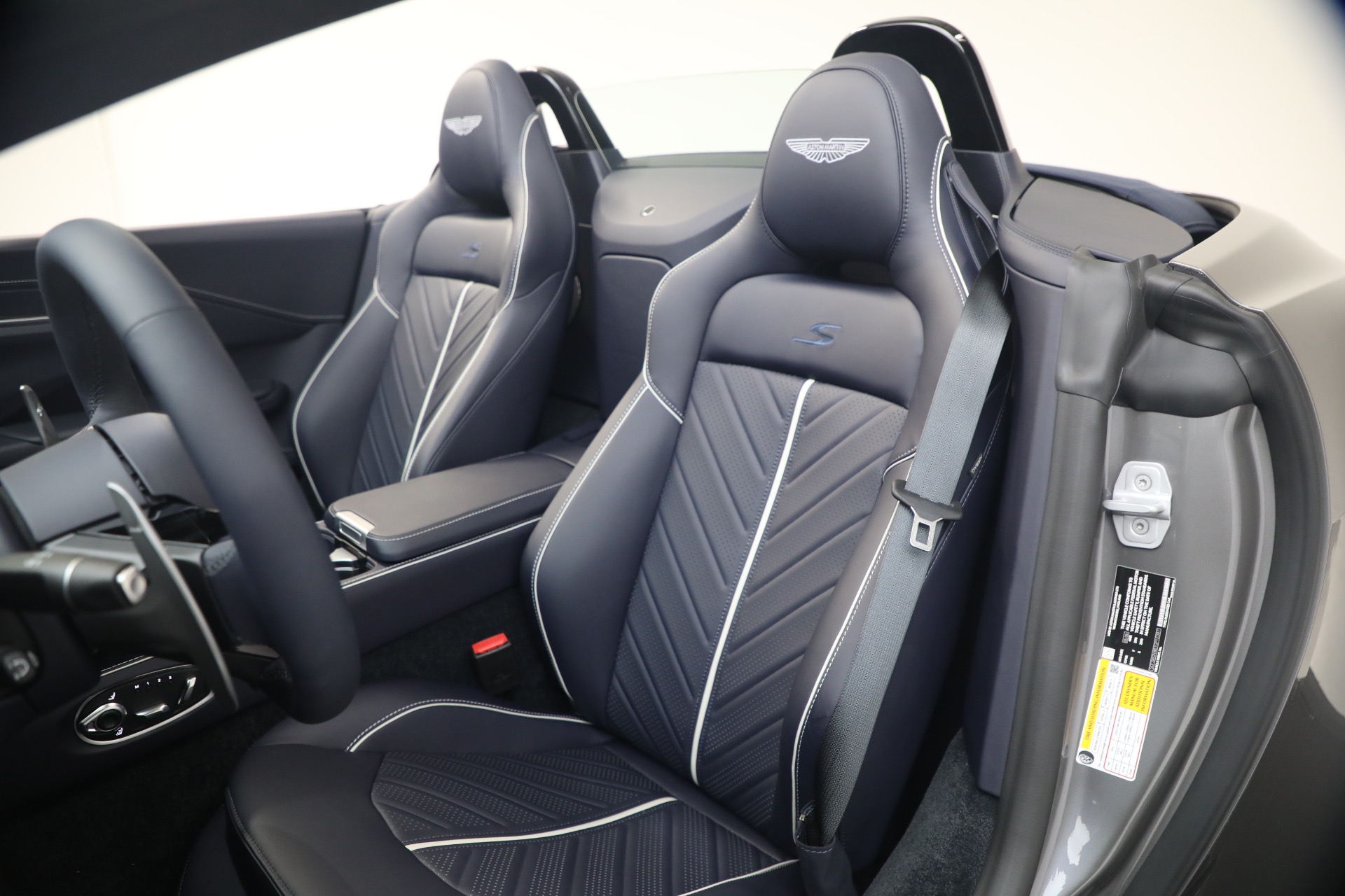 New-2026-Aston-Martin-Vantage-S-Roadster