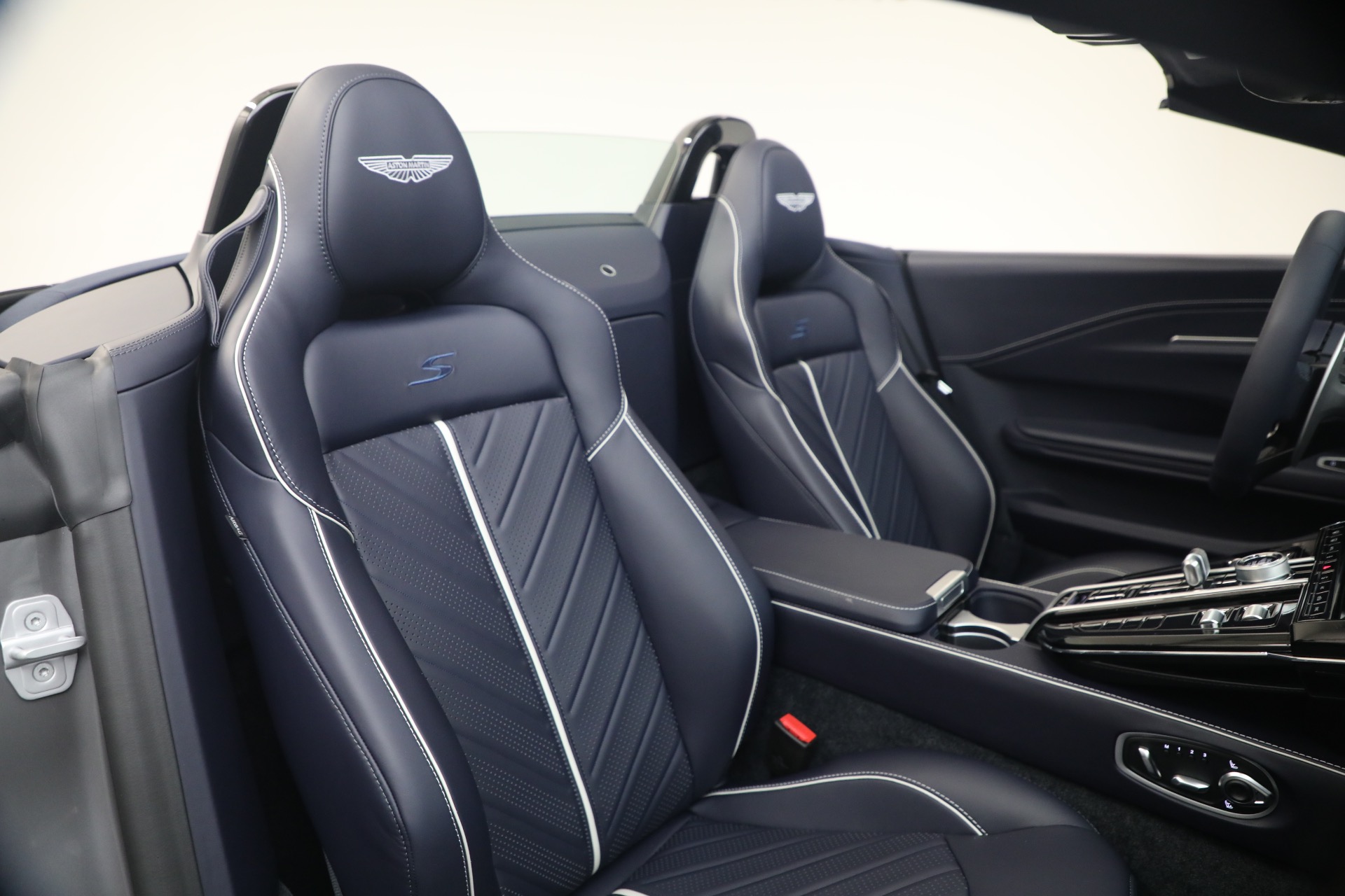 New-2026-Aston-Martin-Vantage-S-Roadster