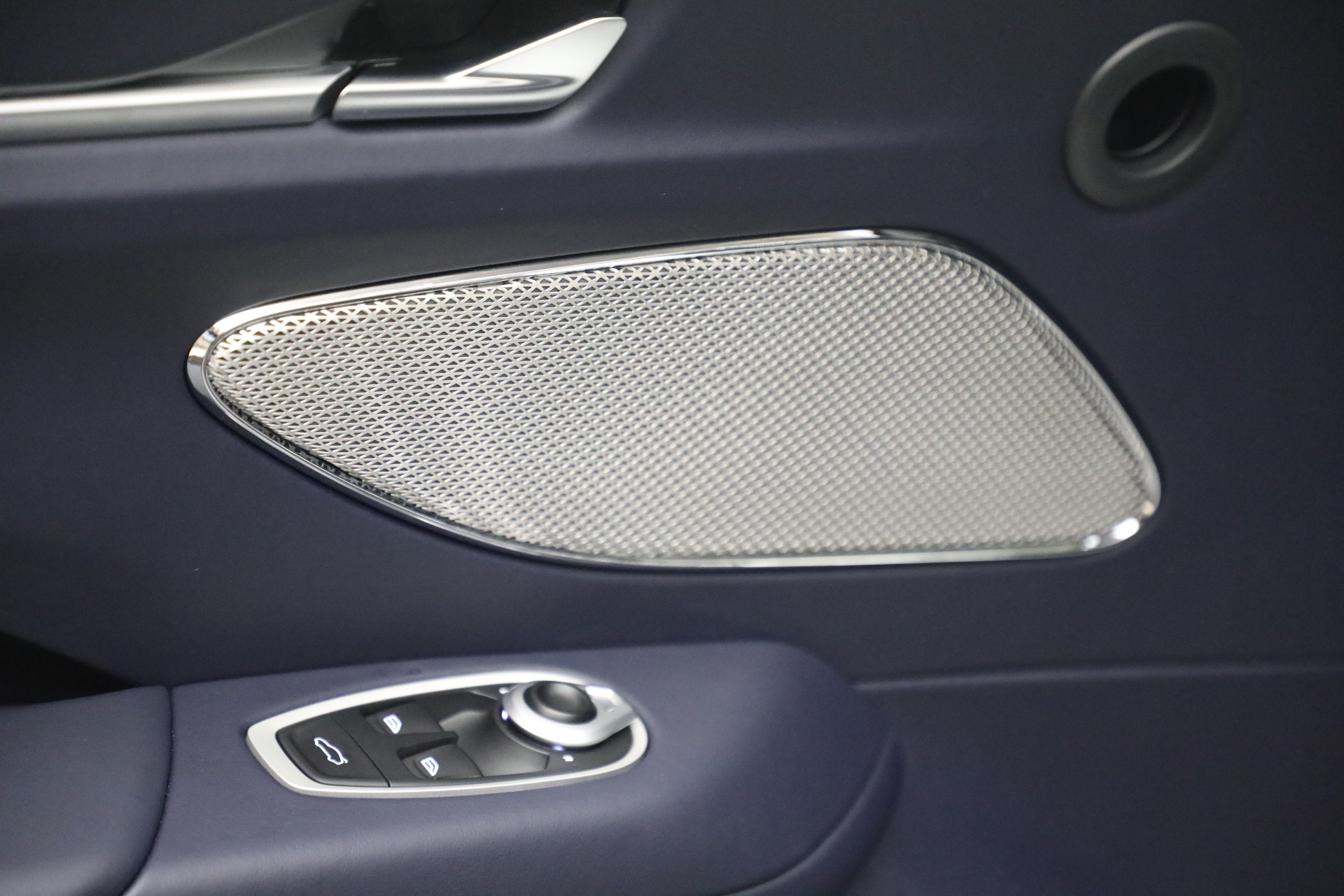 New-2026-Aston-Martin-Vantage-S-Roadster