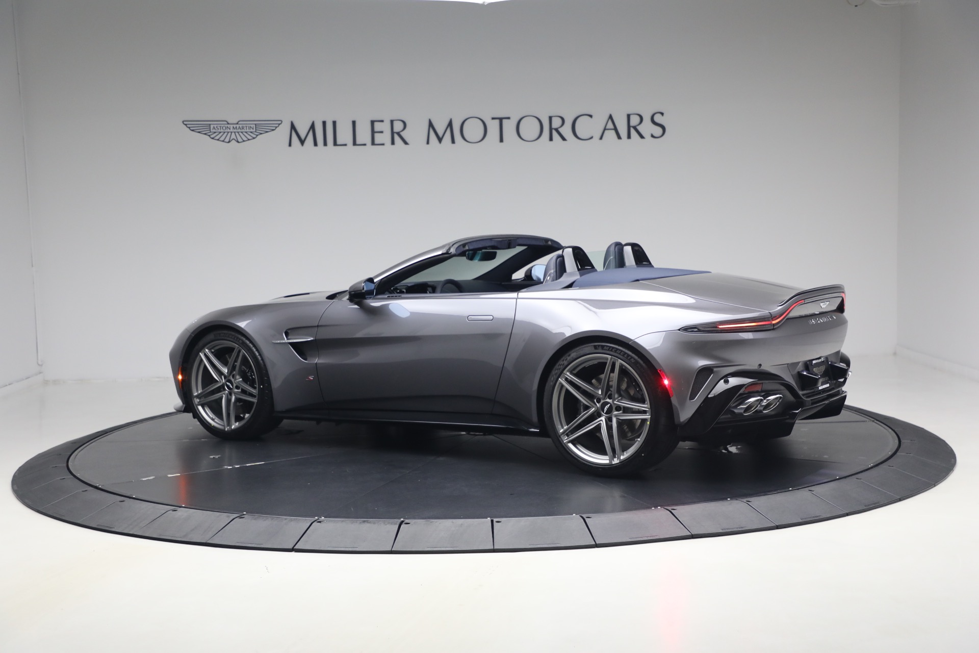 New-2026-Aston-Martin-Vantage-S-Roadster