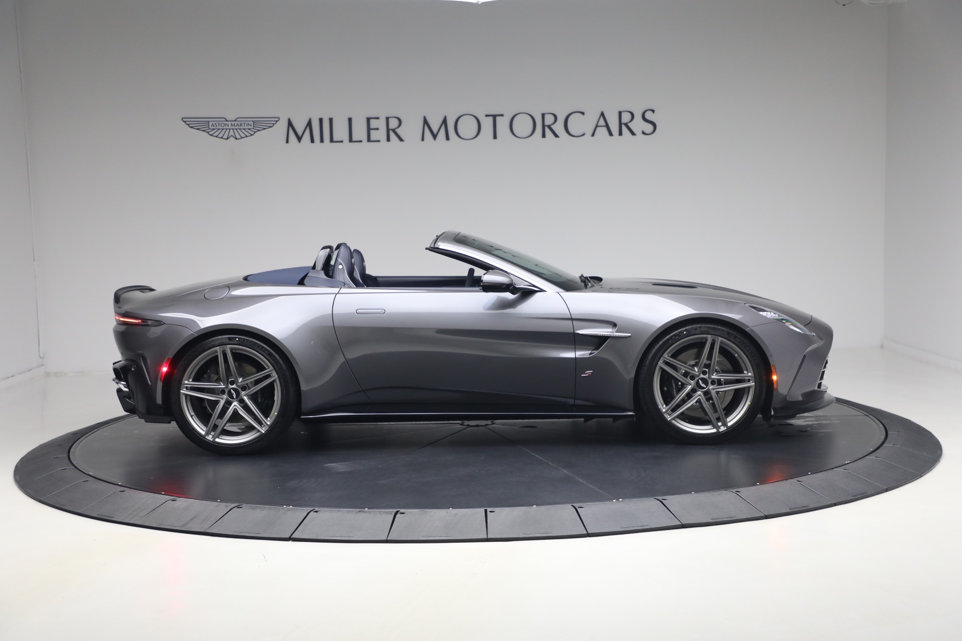 New-2026-Aston-Martin-Vantage-S-Roadster